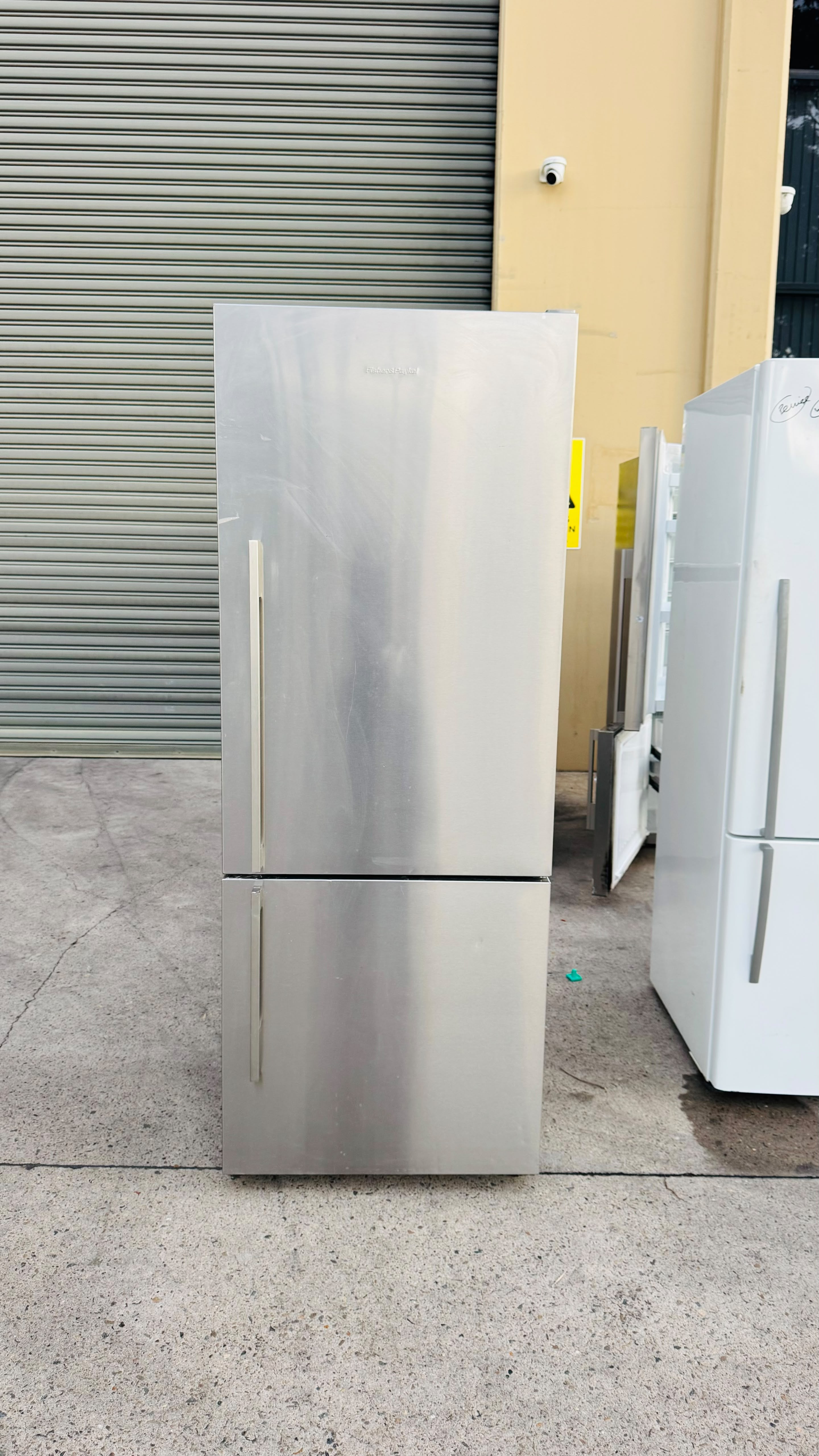 FISHER AND PAYKEL 403 LITRES FRIDGE FREEZER