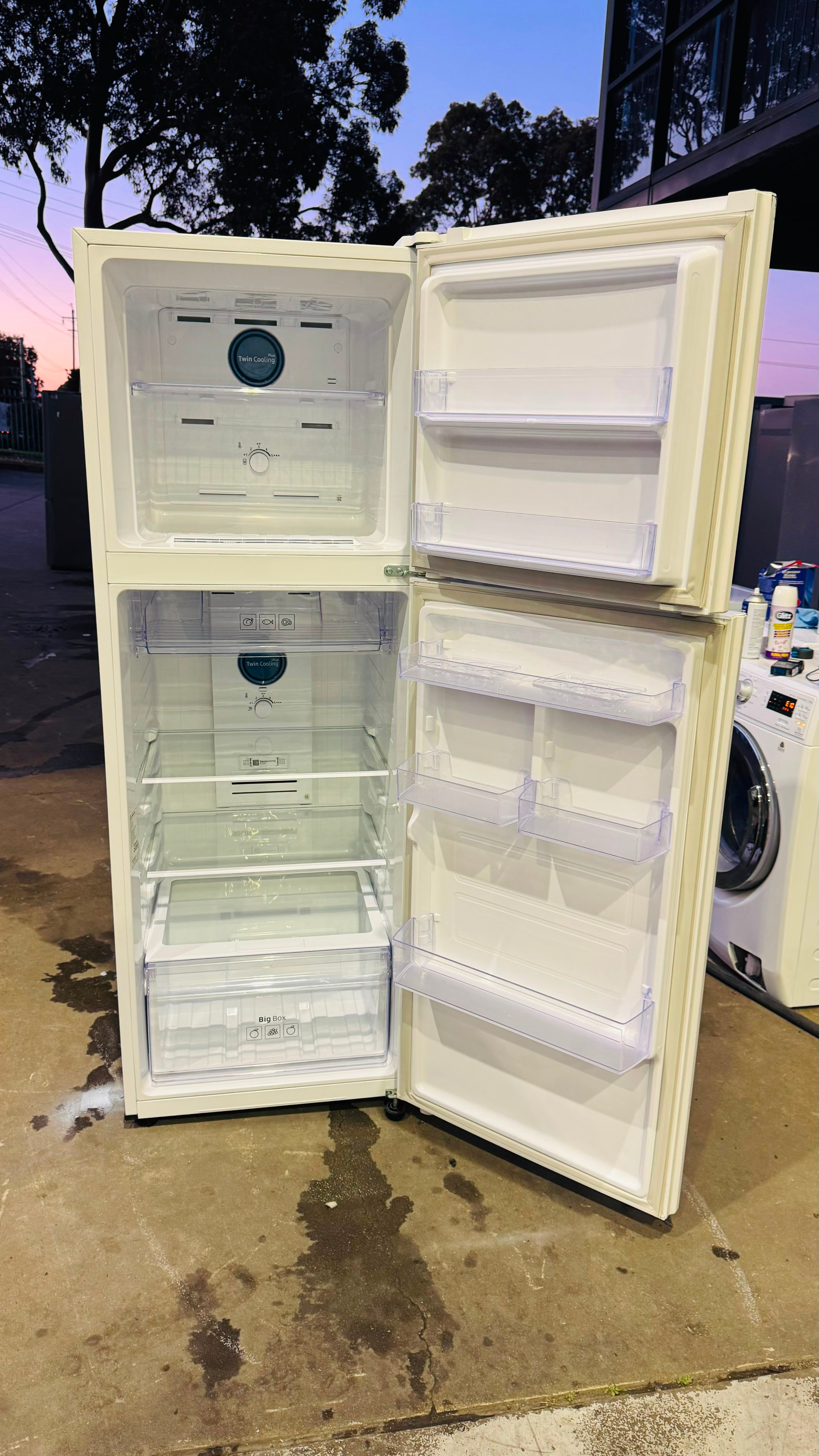 SAMSUNG 343 LITRES FRIDGE FREEZER