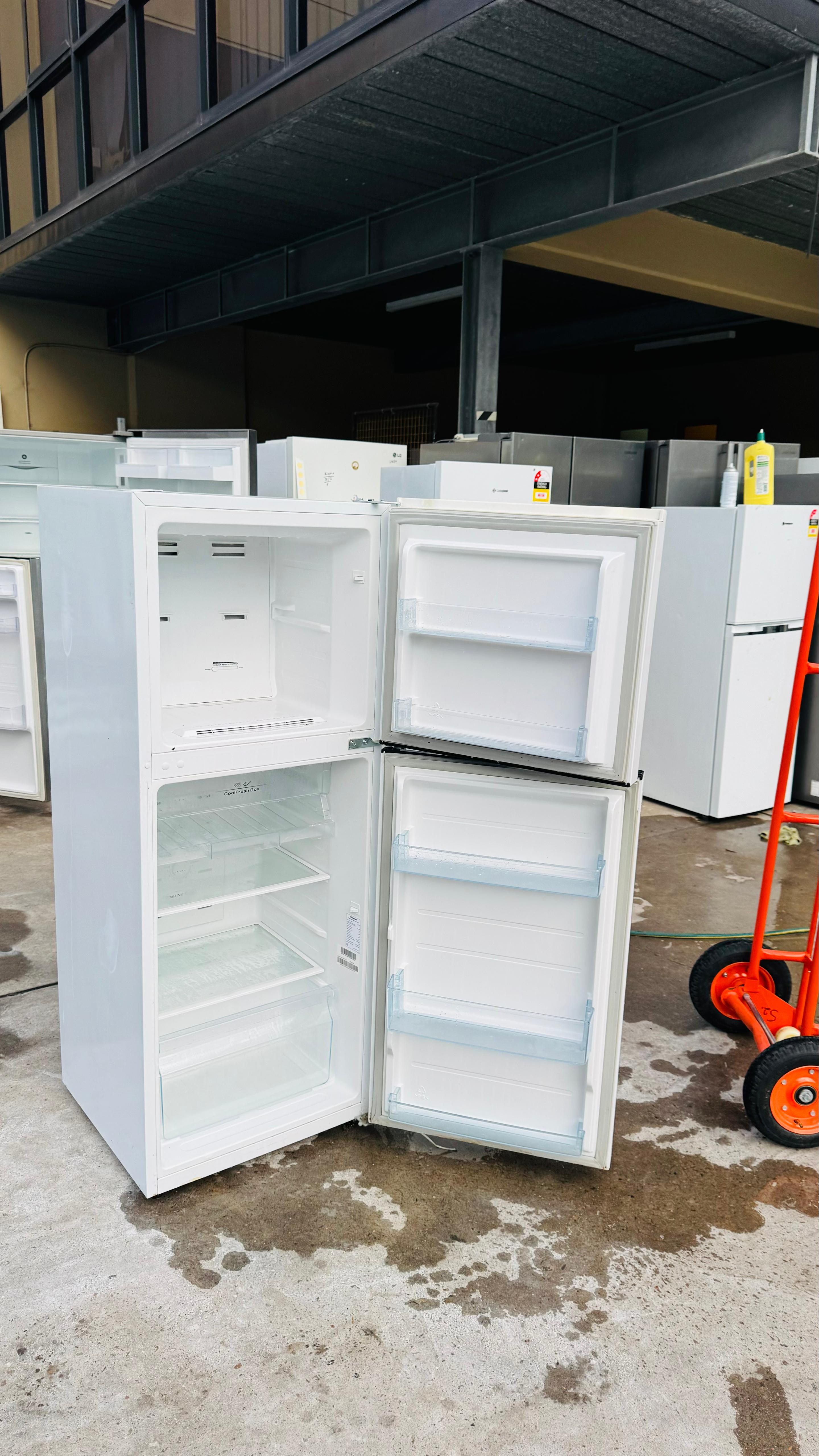 HISENSE 230 LITRES FRIDGE FREEZER