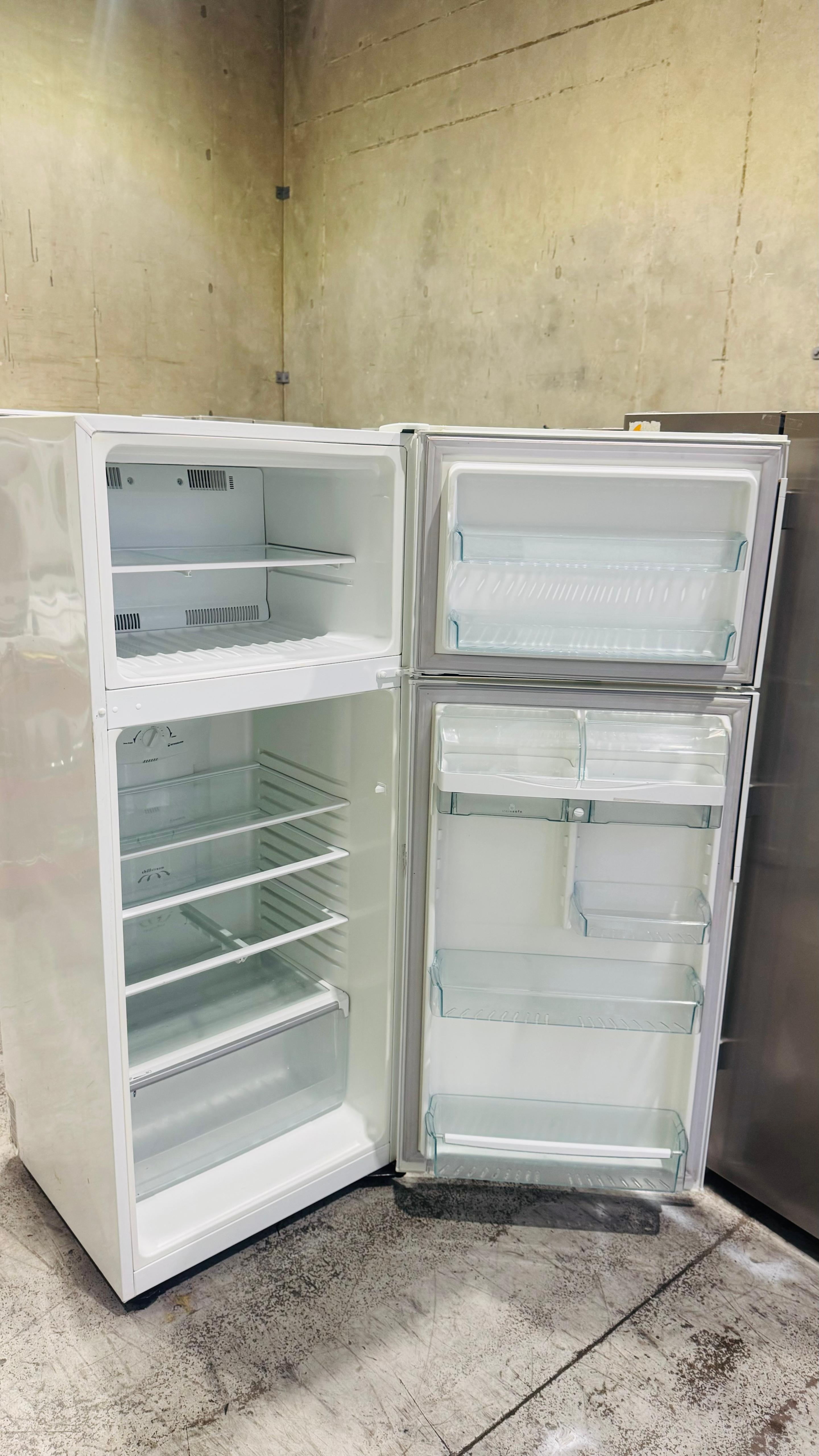 WESTINGHOUSE 440 LITRES FRIDGE FREEZER