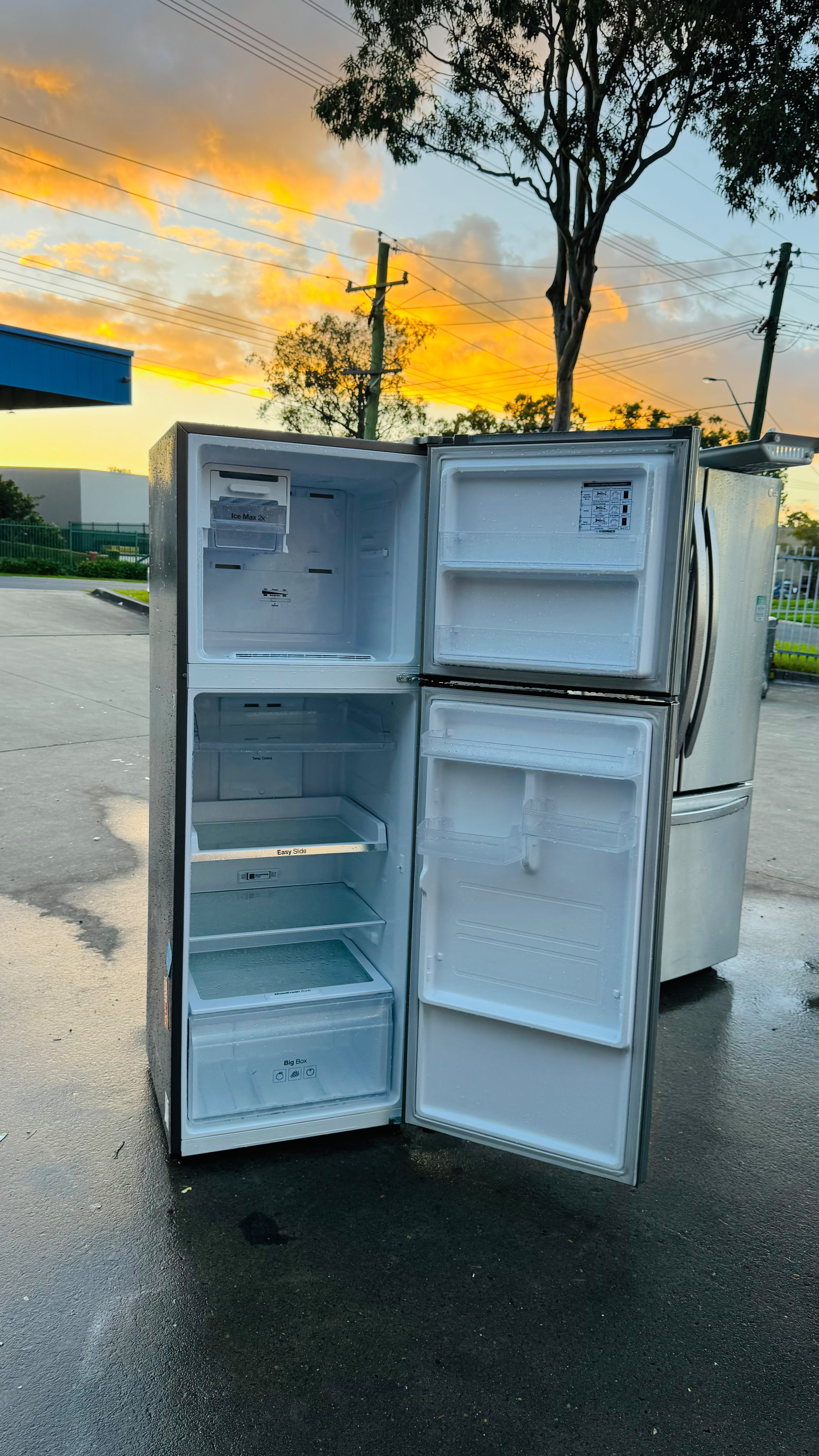 SAMSUNG 341 LITRES FRIDGE FREEZER