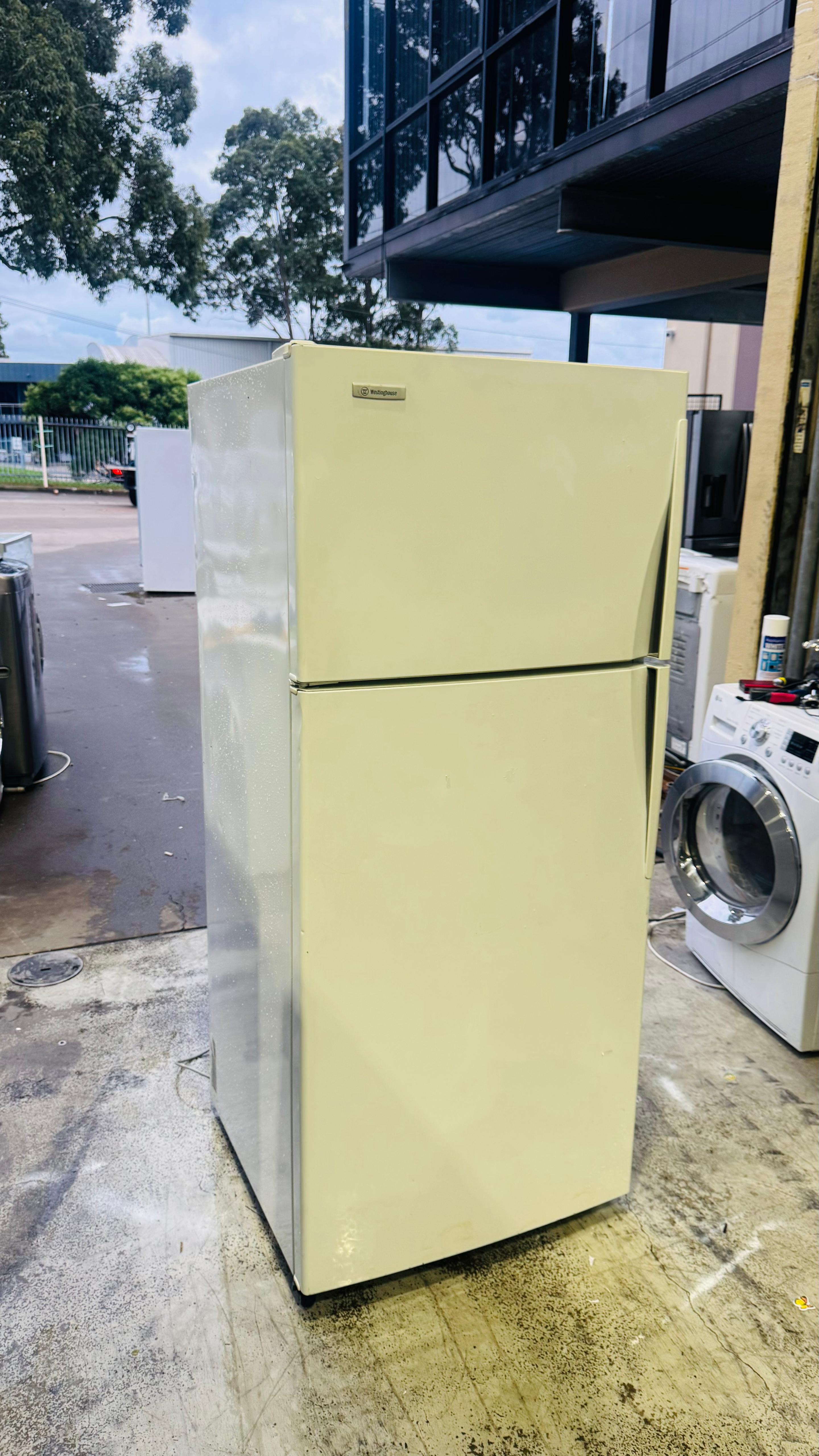 WESTINGHOUSE 420 LITRES FRIDGE FREEZER