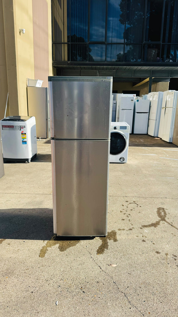MITSUBUSHI 260 LITRES FRIDGE FREEZER