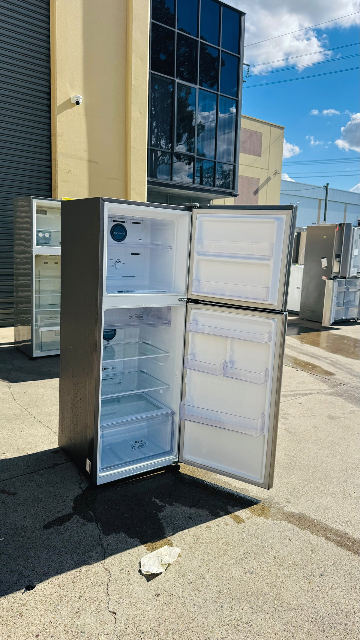 SAMSUNG 318 LITRES FRIDGE FREEZER