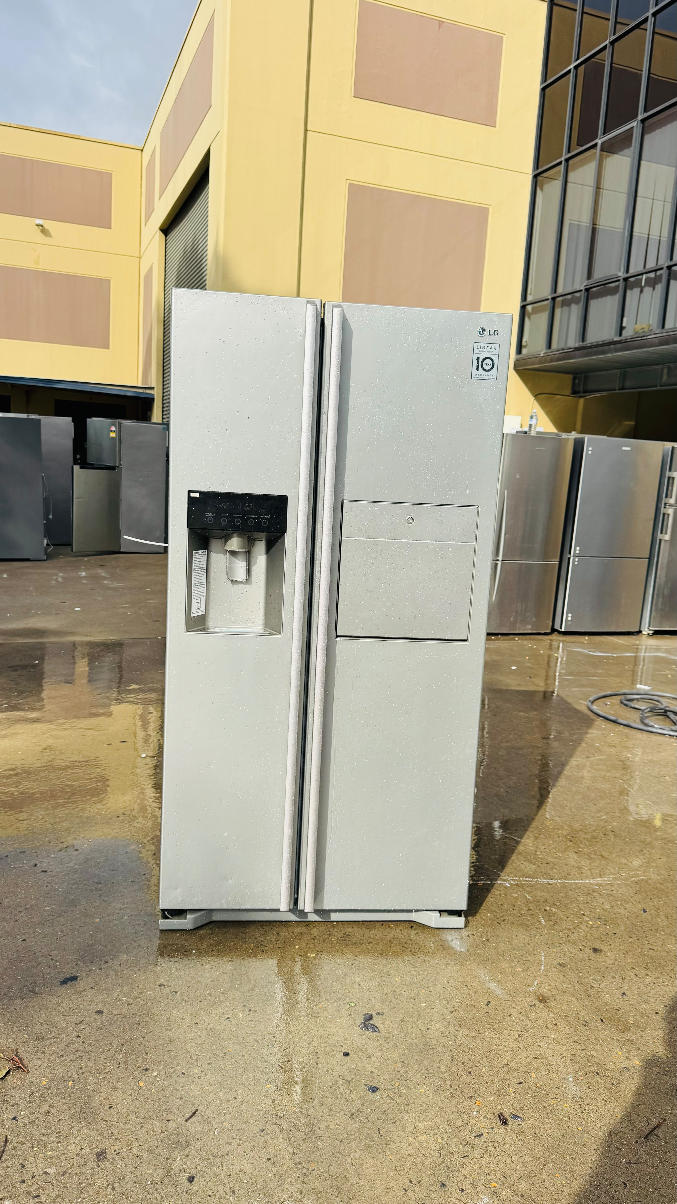 LG 567 LITRES SIDE BY SIDE FRIDGE FREEZER