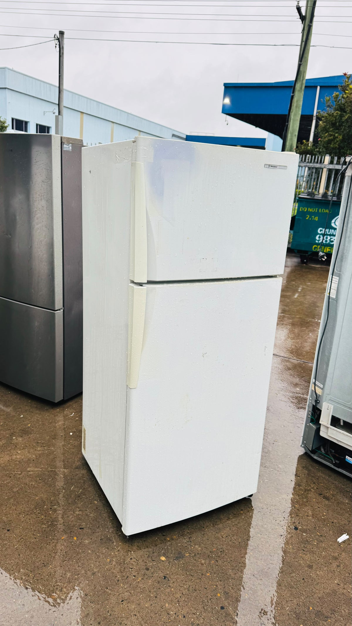 WESTINGHOUSE 420 LITRES FRIDGE FREEZER