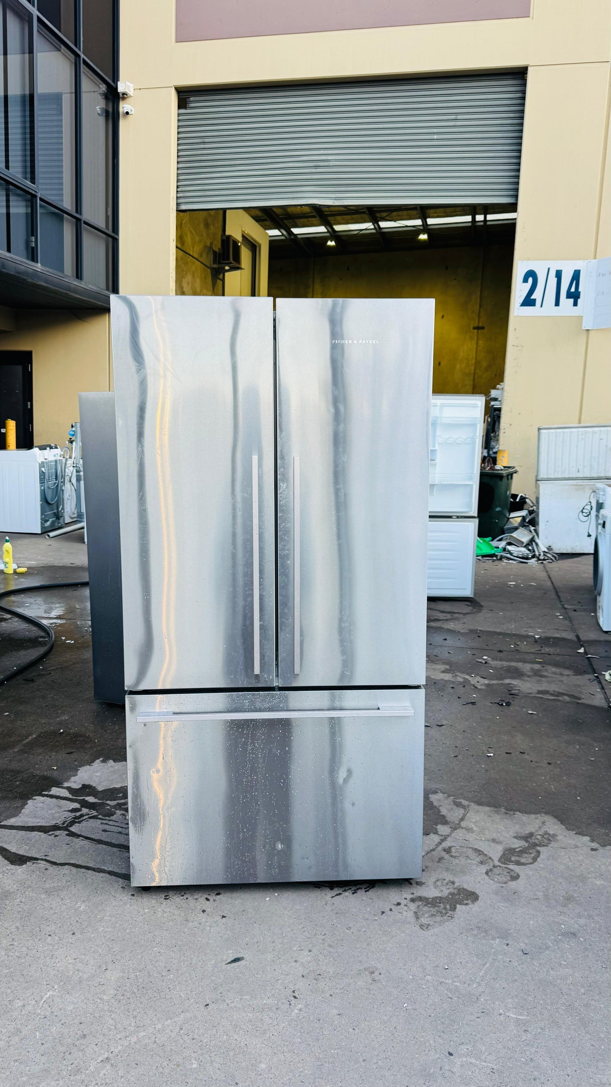 FISHER AND PAYKEL 610 LITRES FRENCH DOOR FRIDGE FREEZER