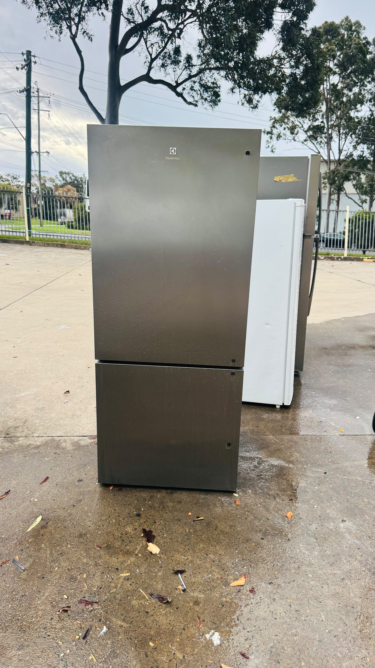 ELECTROLUX 430 LITRES FRIDGE FREEZER