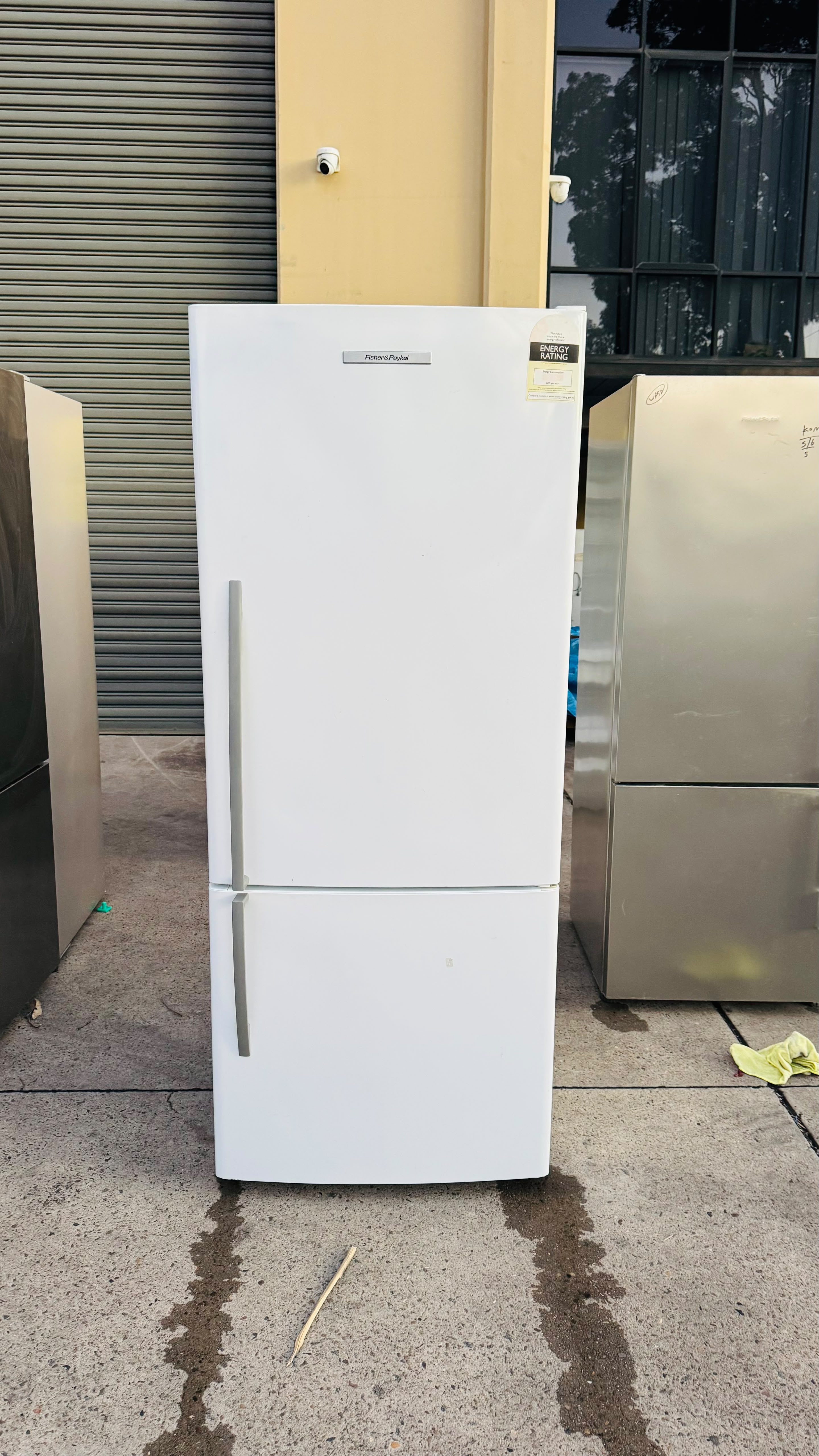 FISHER AND PAYKEL442 LITRES FRIDGE FREEZER