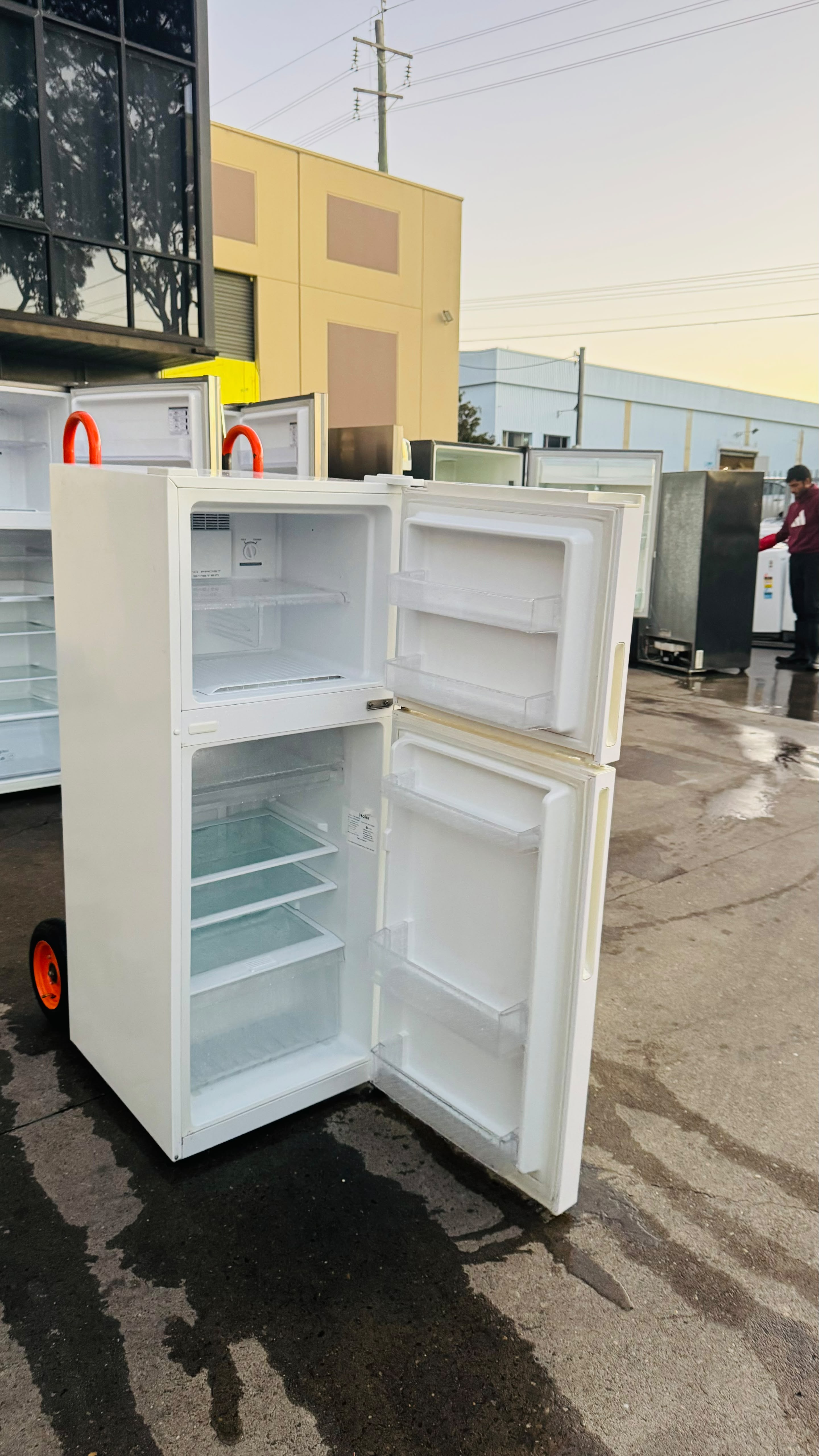 HAIER 224 LITRES FRIDGE FREEZER