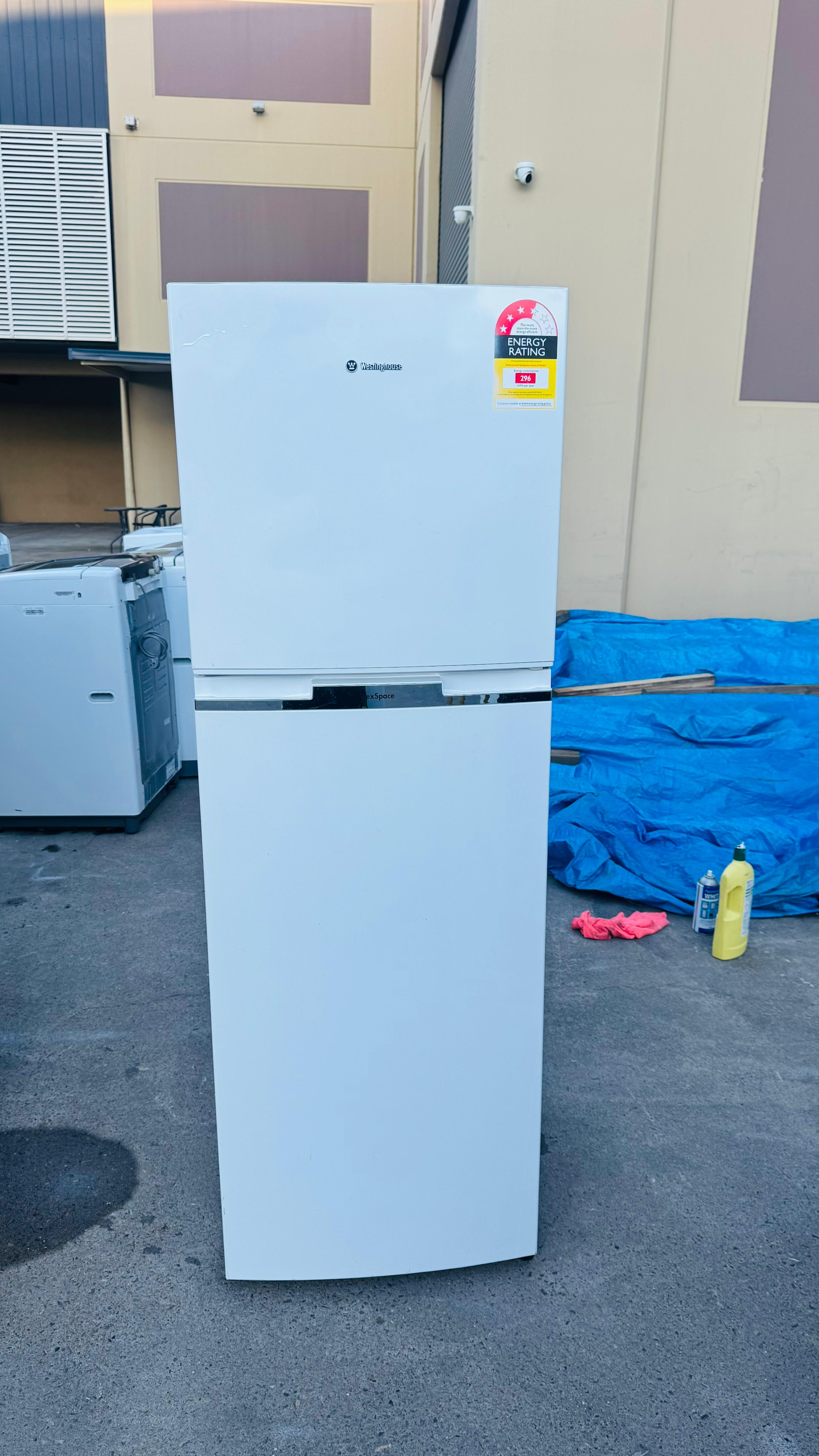 WESTINGHOUSE 276 LITRES FRIDGE FREEZER