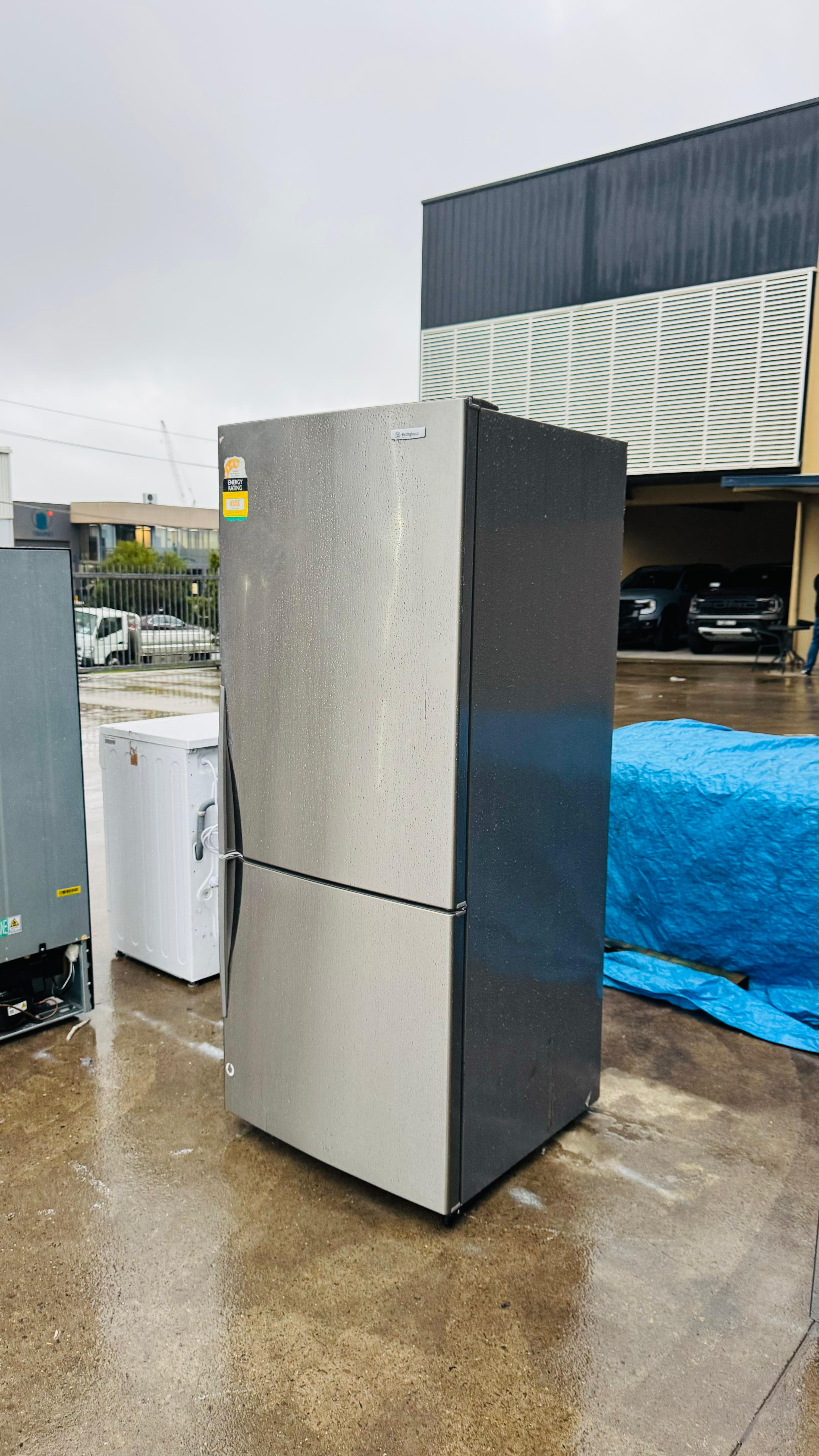 WESTINGHOUSE 430 LITRES FRIDGE FREEZER