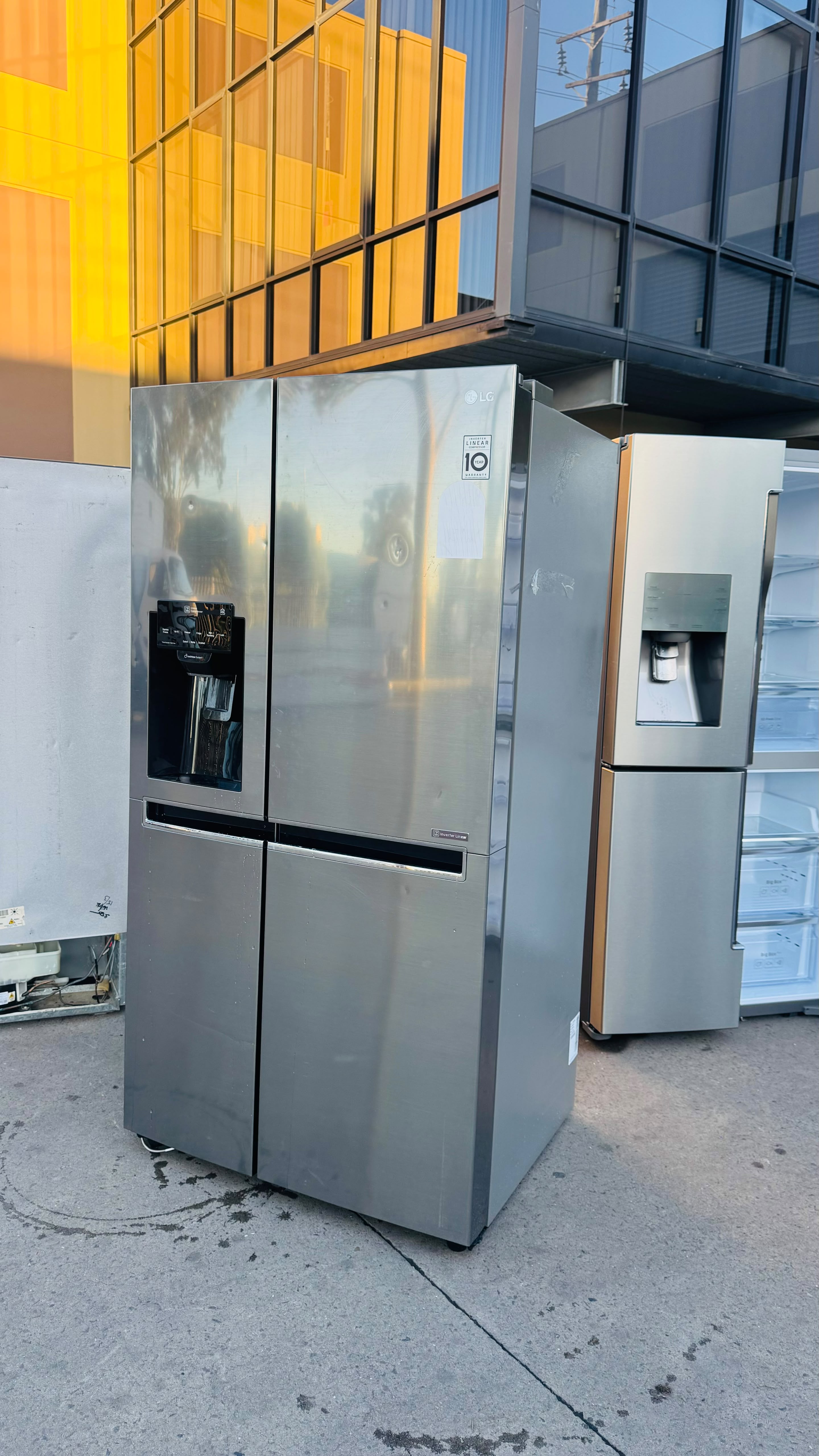 LG 668 SIDE BY SIDE LITRES FRIDGE FREEZER