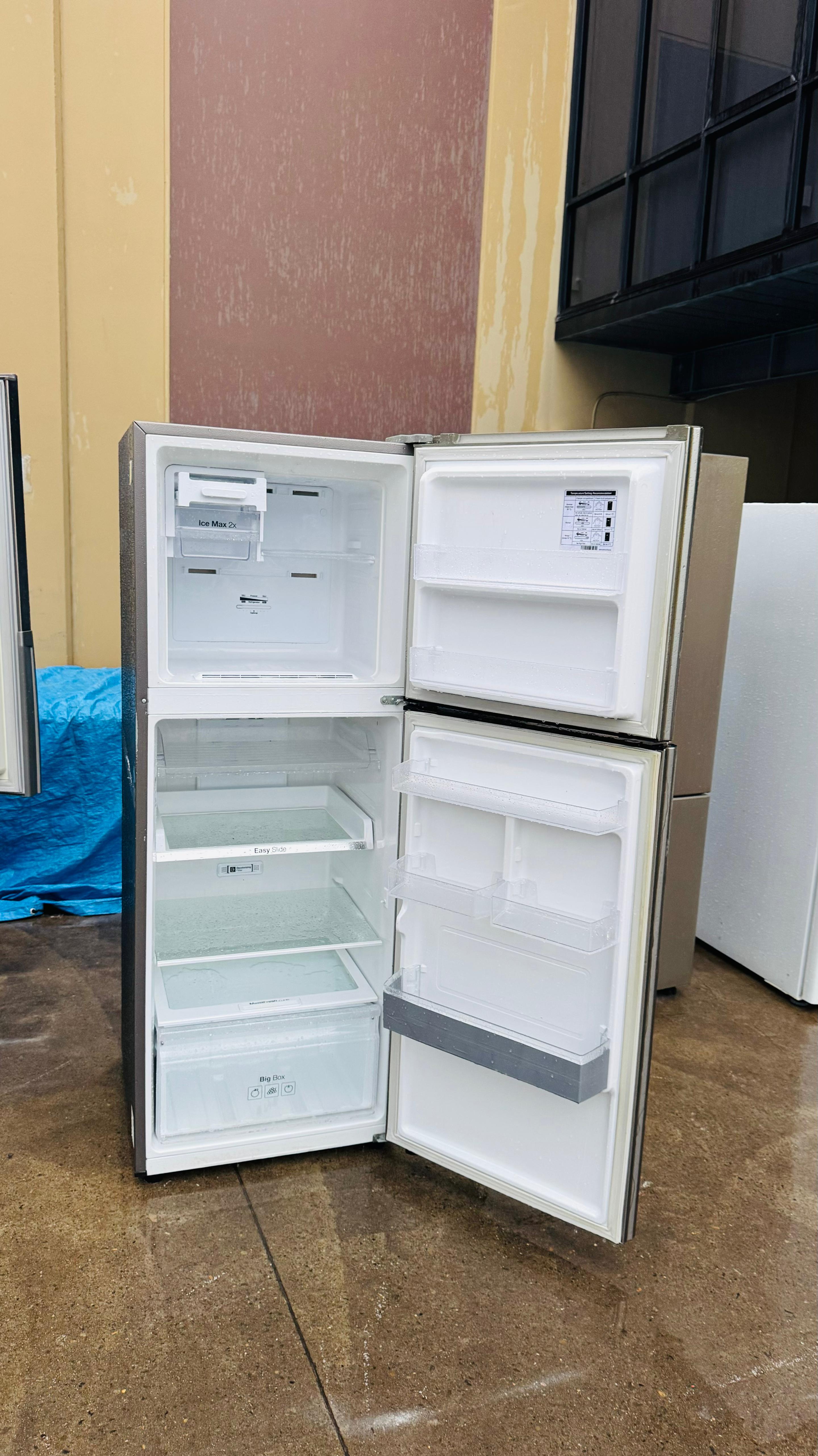 SAMSUNG 320 LITRES FRIDGE FREEZER