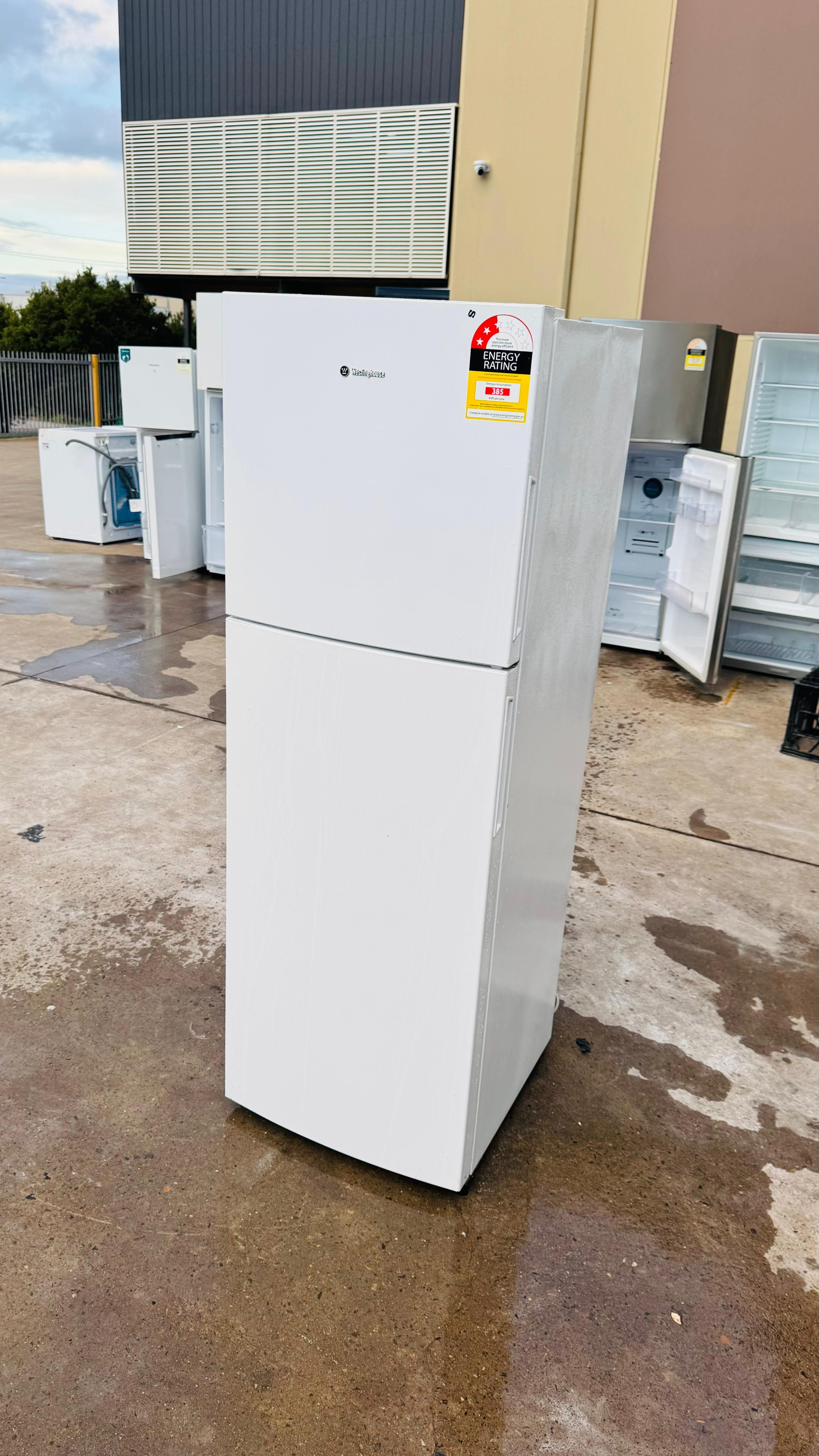 WESTINGHOUSE 275 LITRES FRIDGE FREEZER