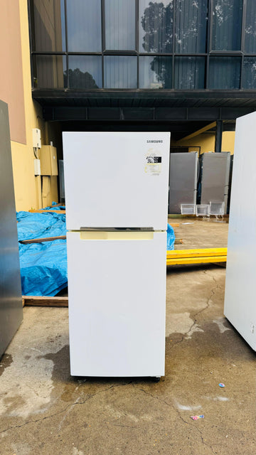 SAMSUNG 228 LITRES FRIDGE FREEZER