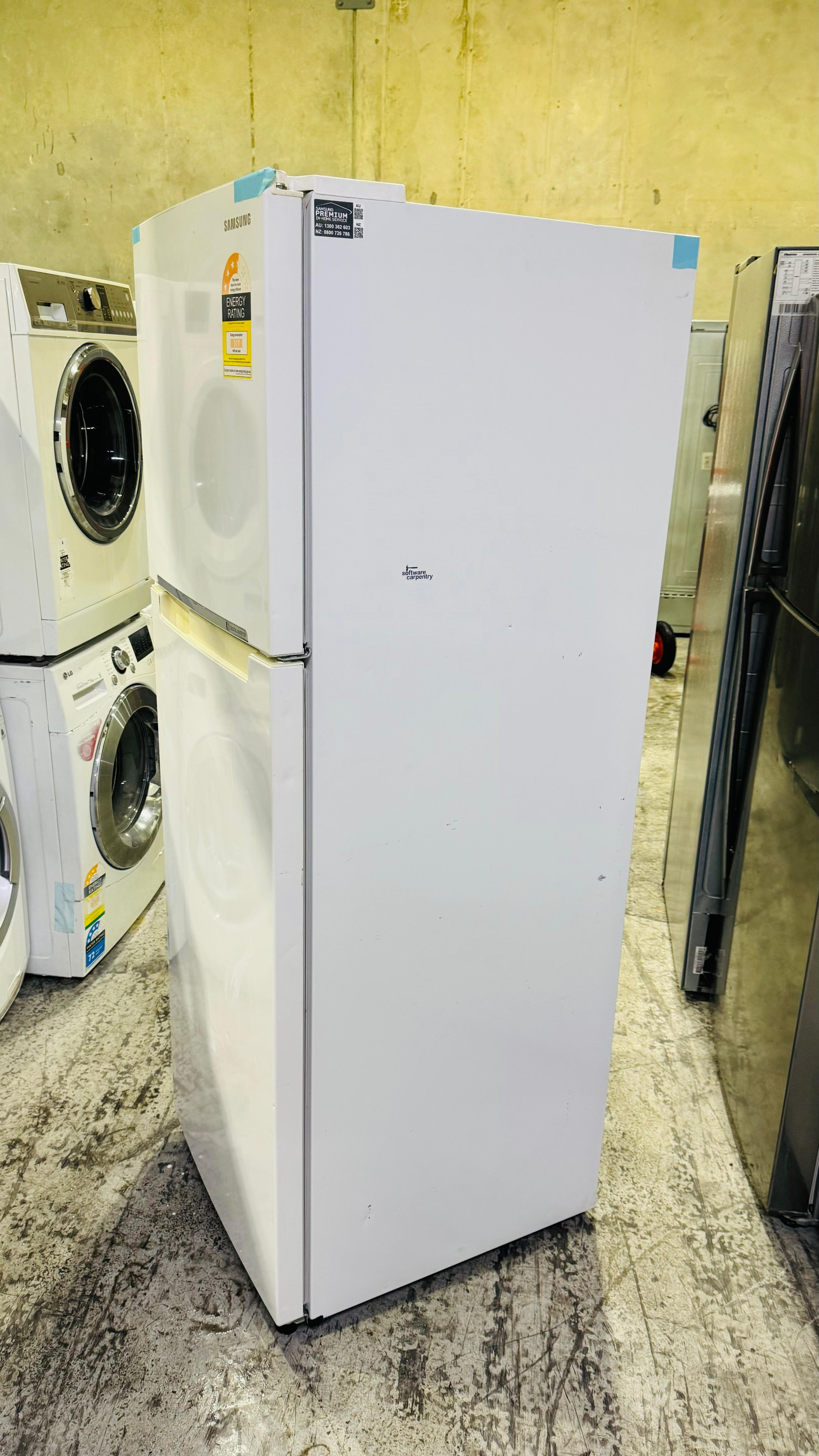 SAMSUNG 341 LITRES FRIDGE FREEZER