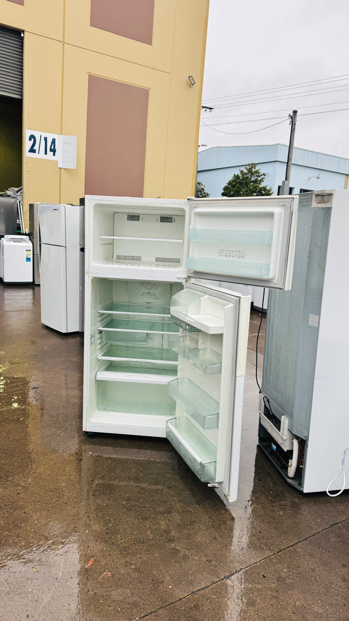 WESTINGHOUSE 420 LITRES FRIDGE FREEZER