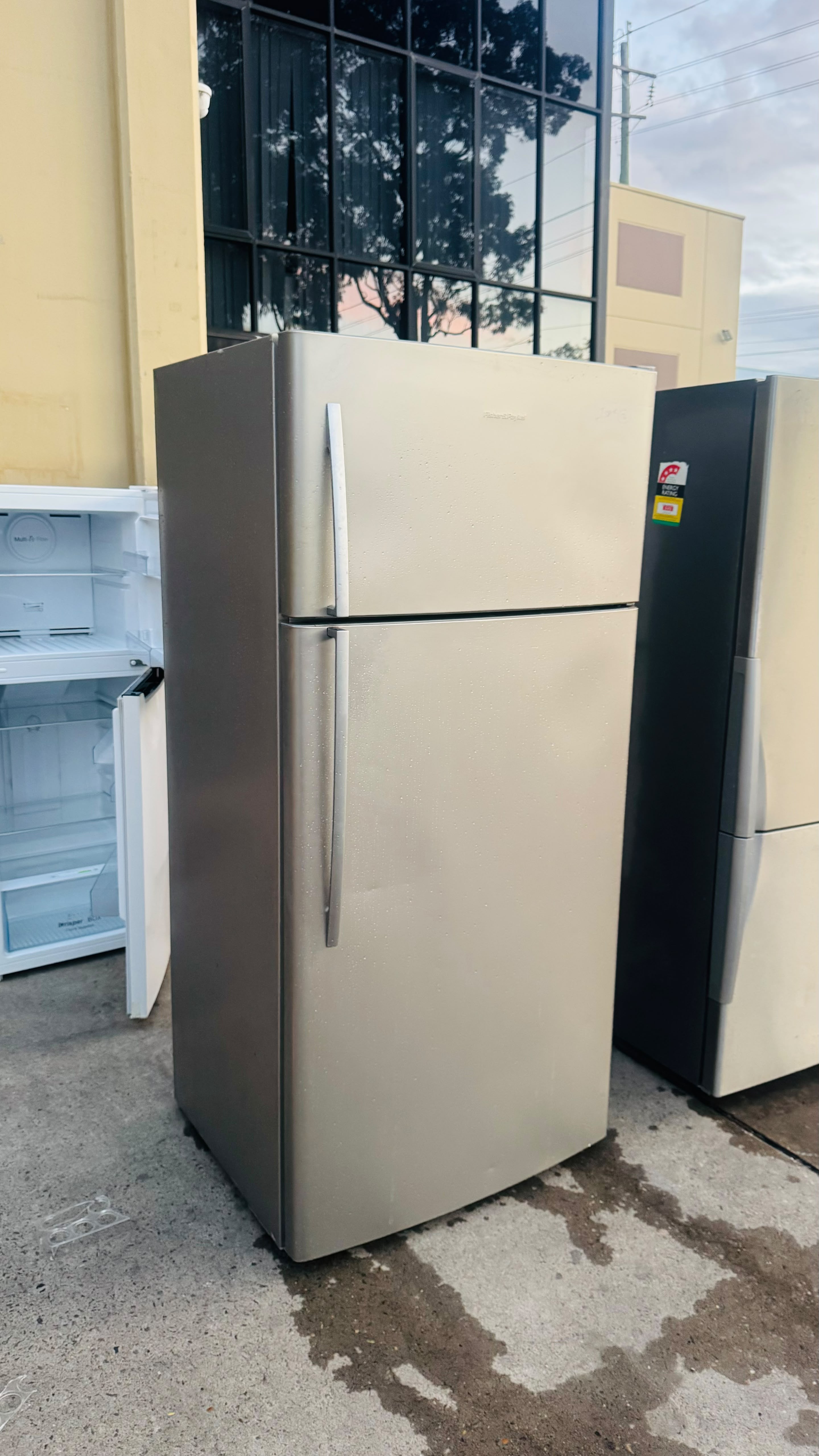 FISHER AND PAYKEL 517 LITRES FRIDGE FREEZER