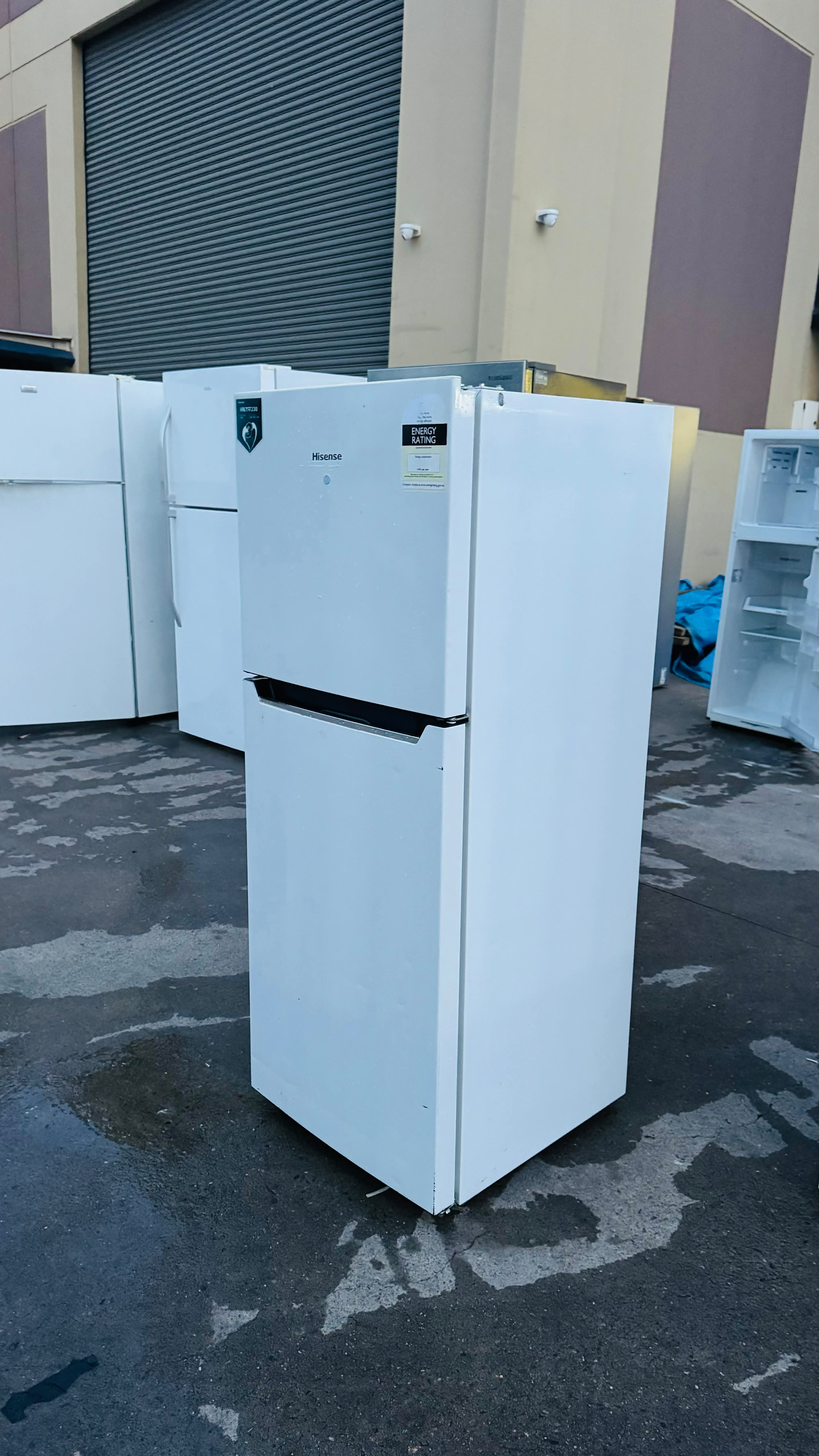 HISENSE 230 LITRES FRIDGE FREEZER