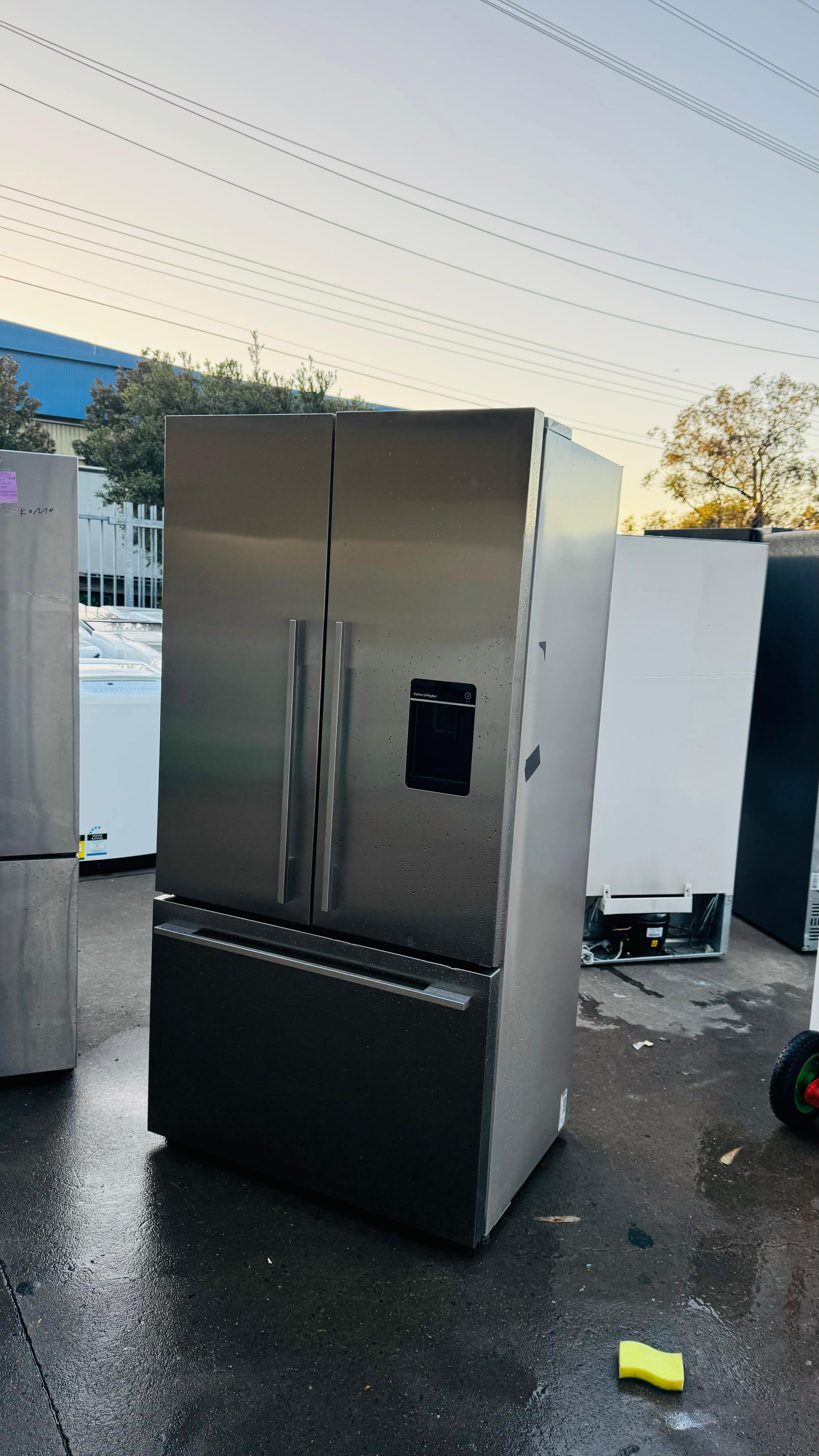 FISHER AND PAYKEL 610 LITRES FRENCH DOOR FRIDGE FREEZER