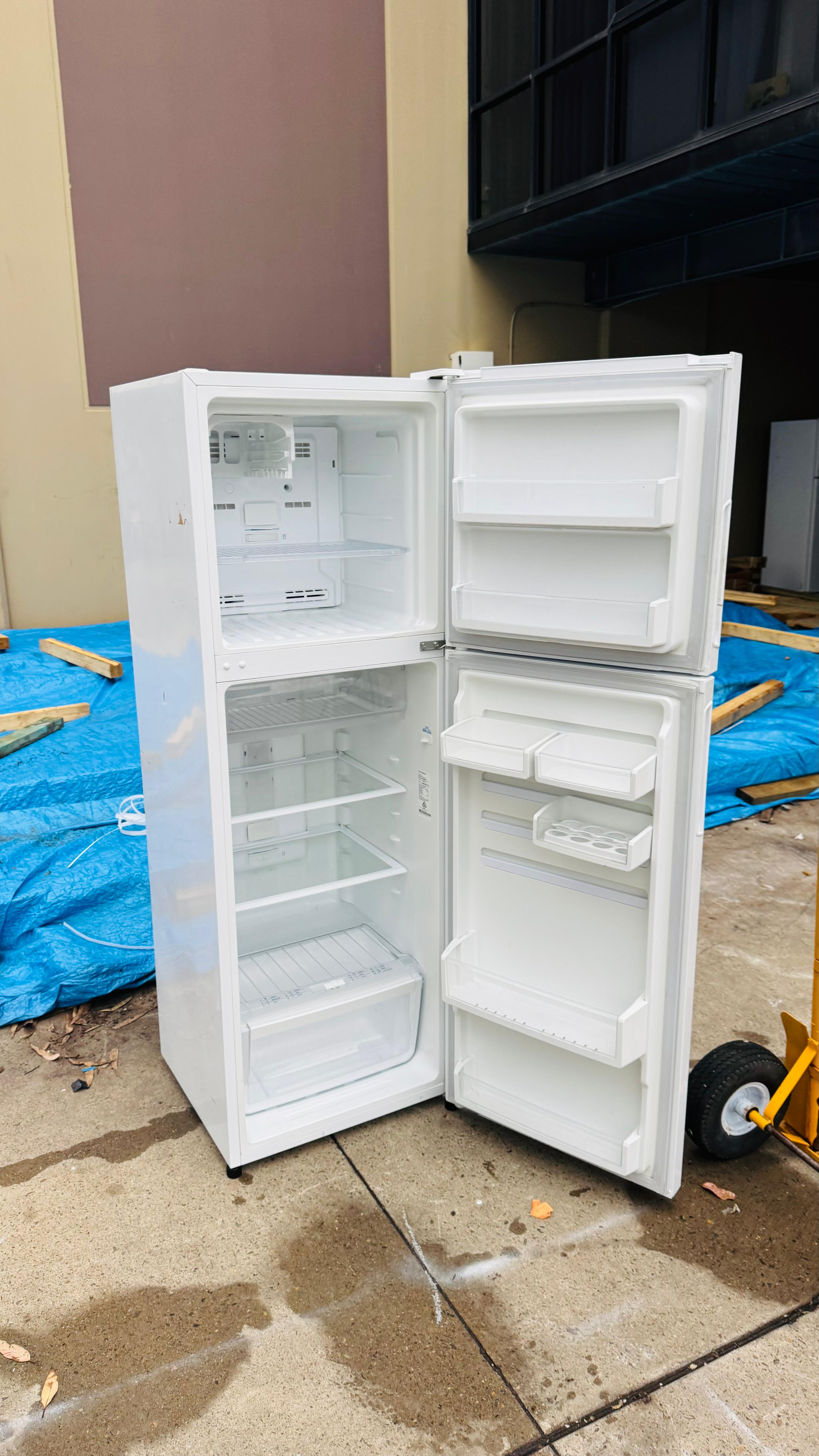 WESTINGHOUSE 275 LITRES FRIDGE FREEZER