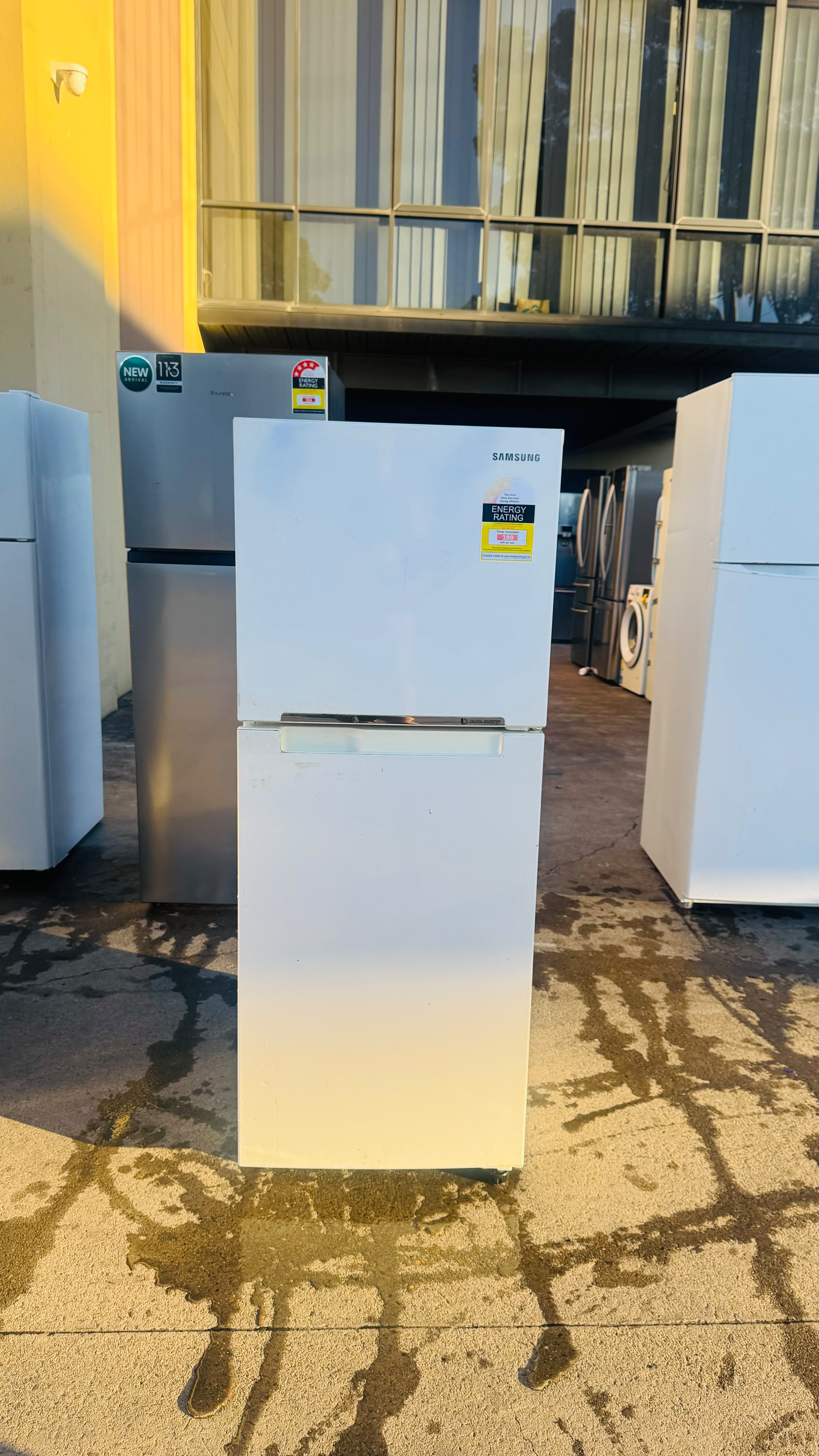 SAMSUNG 255 LITRES FRIDGE FREEZER