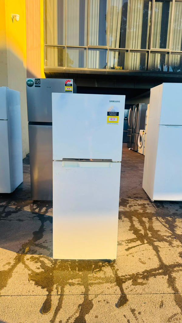 SAMSUNG 255 LITRES FRIDGE FREEZER
