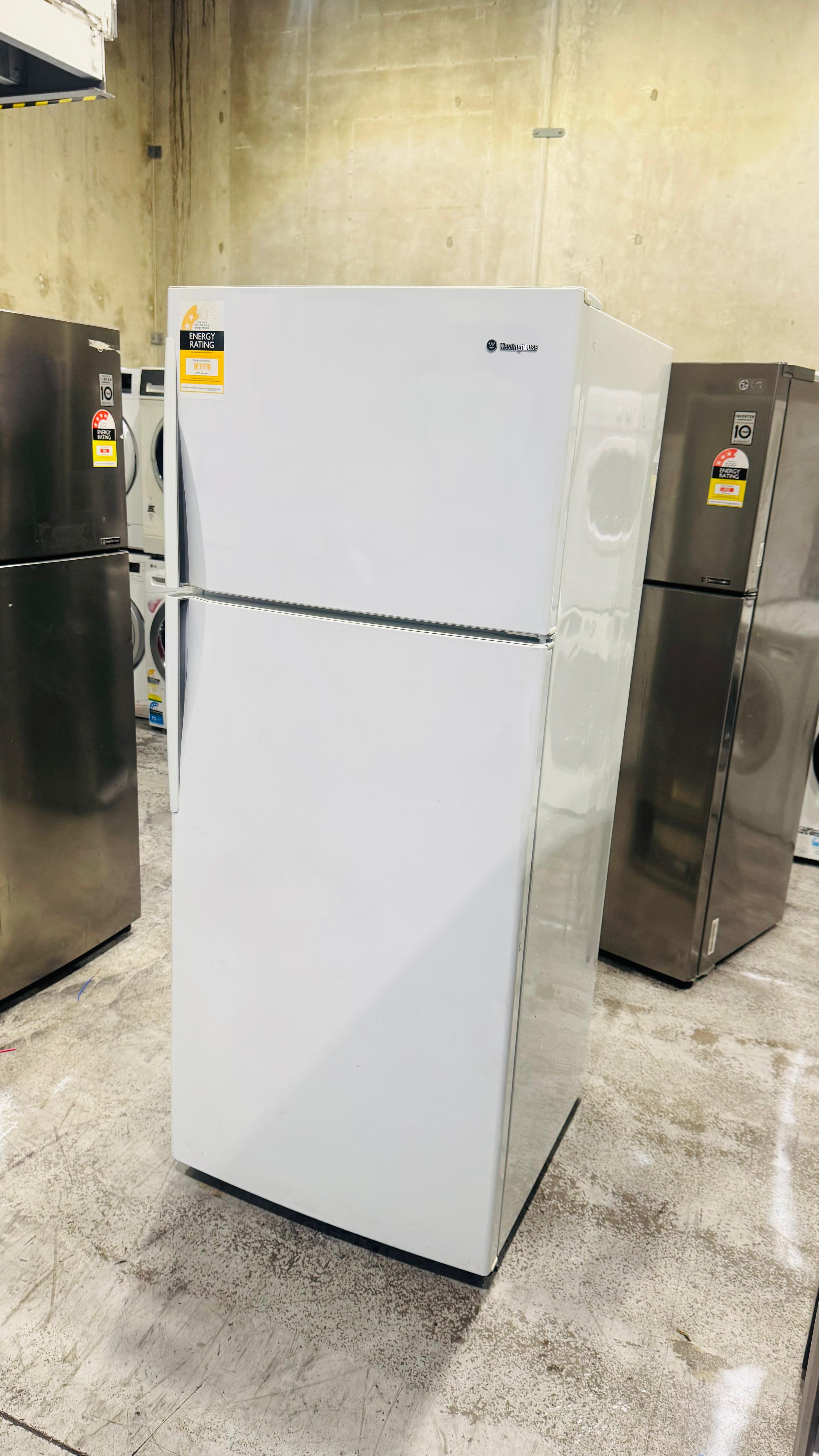 WESTINGHOUSE 440 LITRES FRIDGE FREEZER