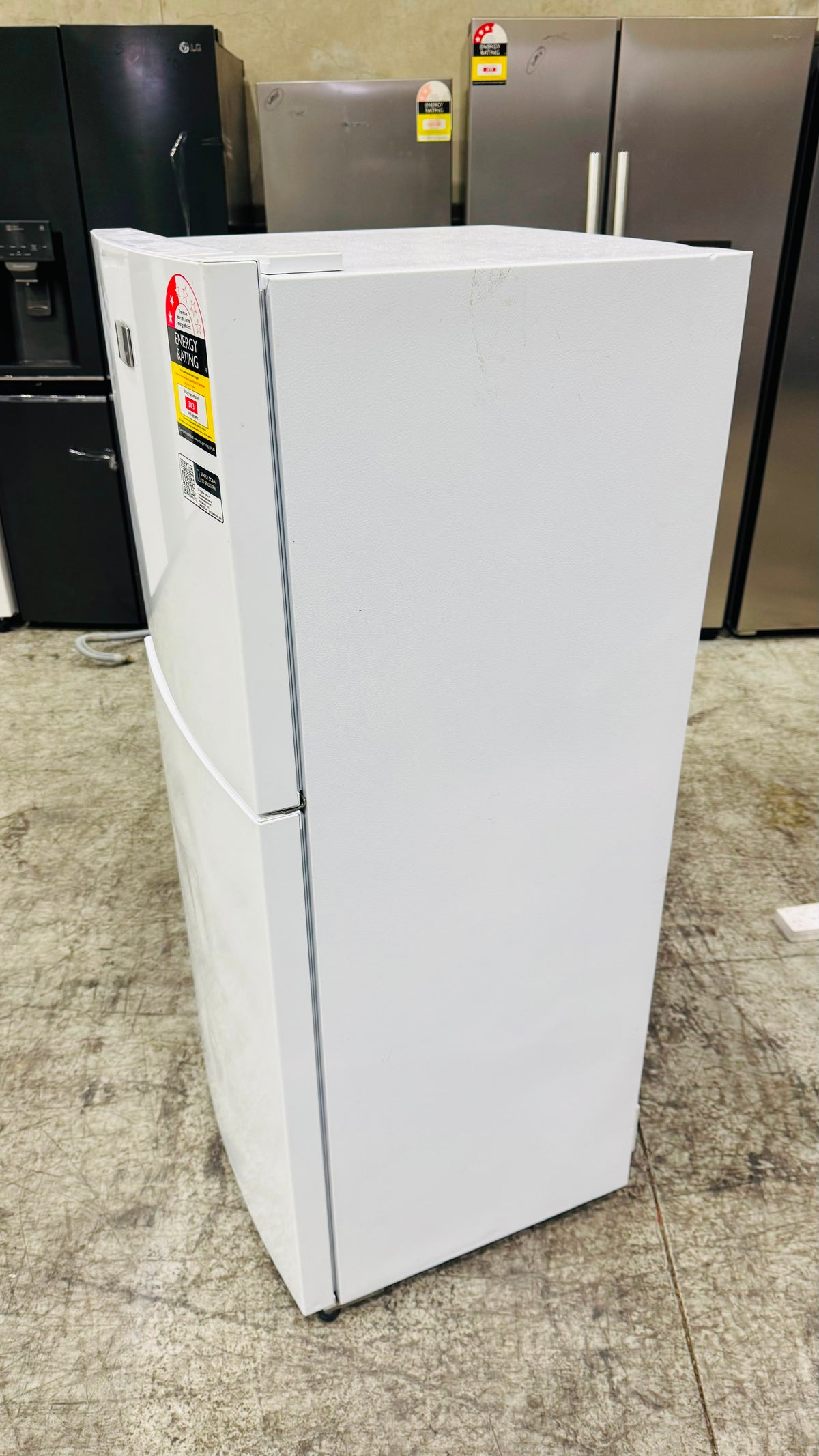KELVINATOR 231 LITRES FRIDGE FREEZER & LG 6.5KGS TOP LOADER COMBO