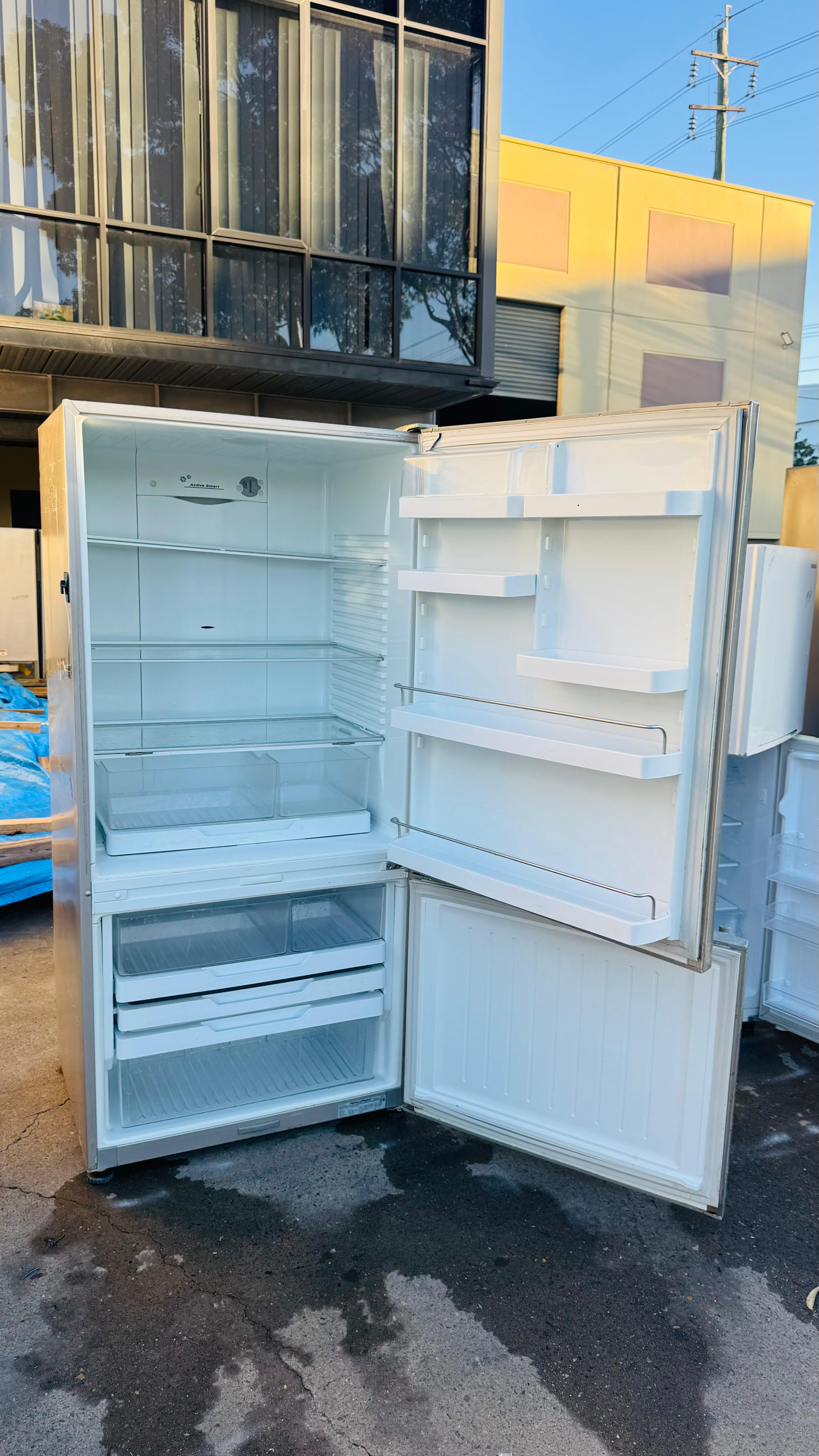 FISHER AND PAYKEL 519 LITRES FRIDGE FREEZER