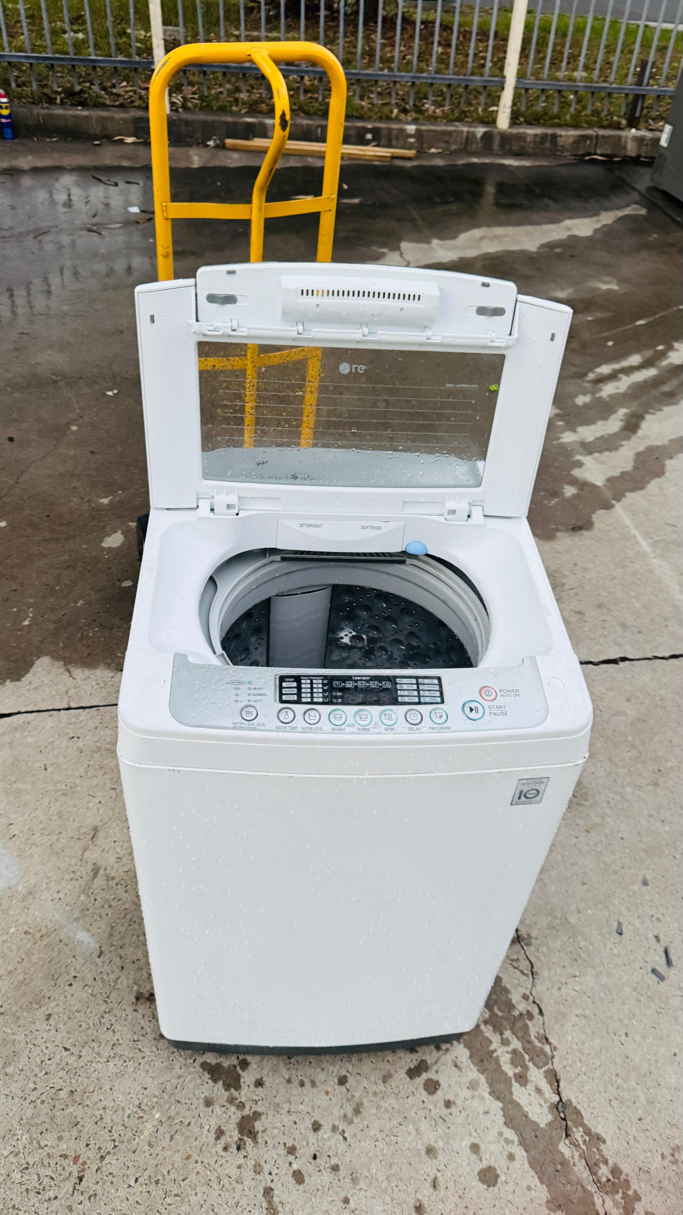 LG 5.5KGS TOP LOADER WASHING MACHINE