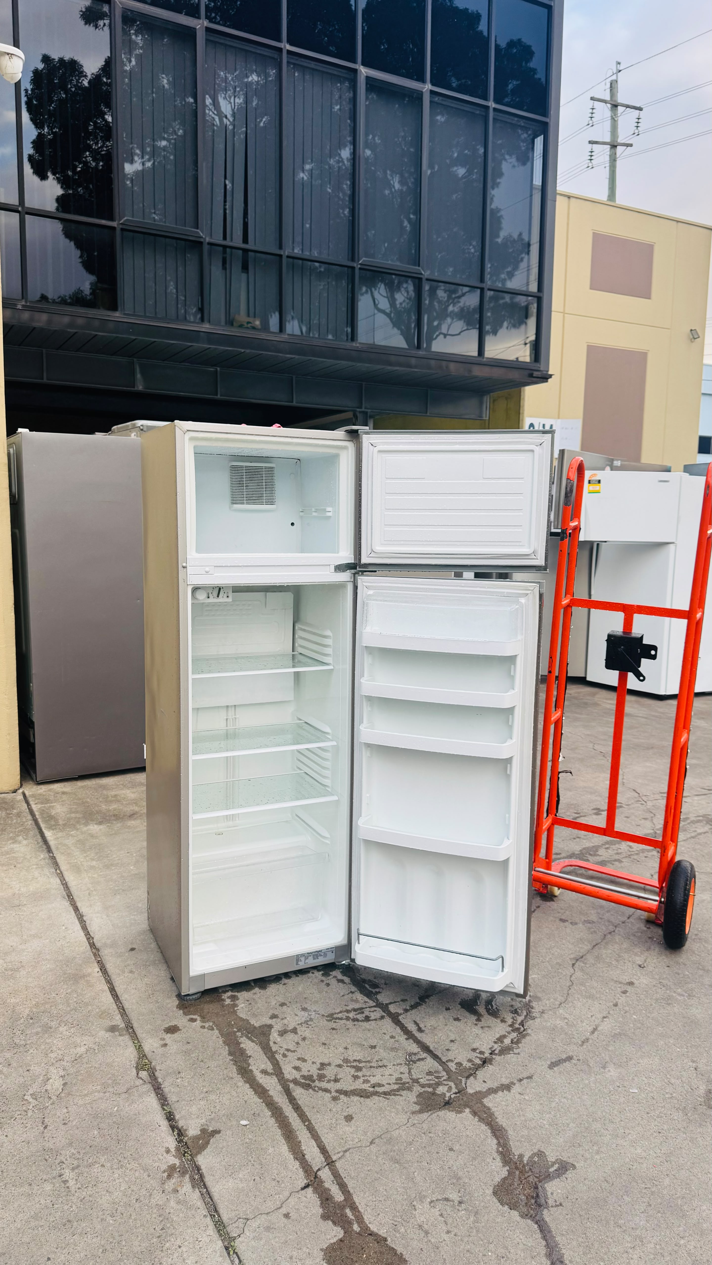 FISHER AND PAYKEL 248 LITRES FRIDGE FREEZER