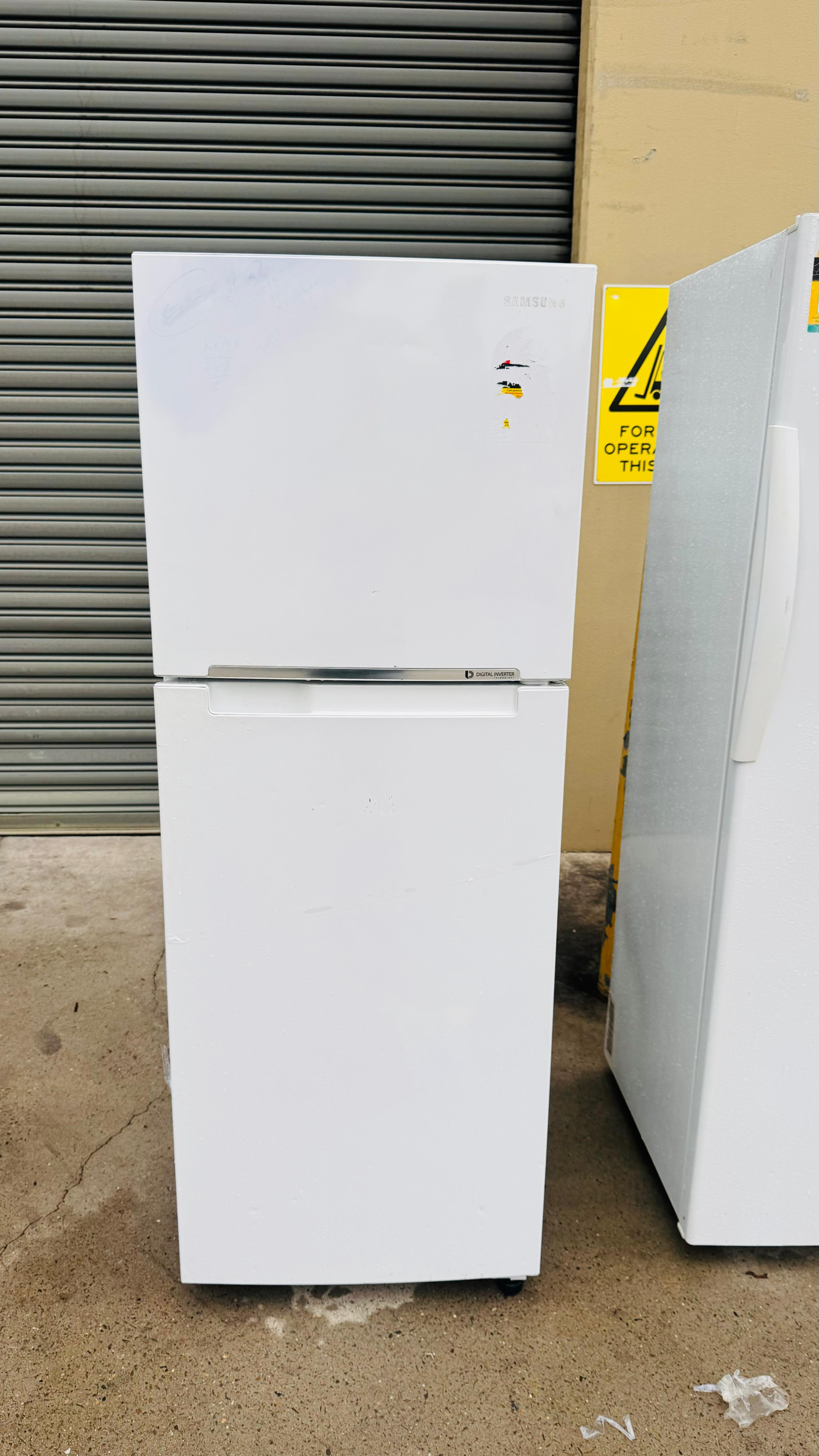 SAMSUNG 318 LITRES FRIDGE FREEZER