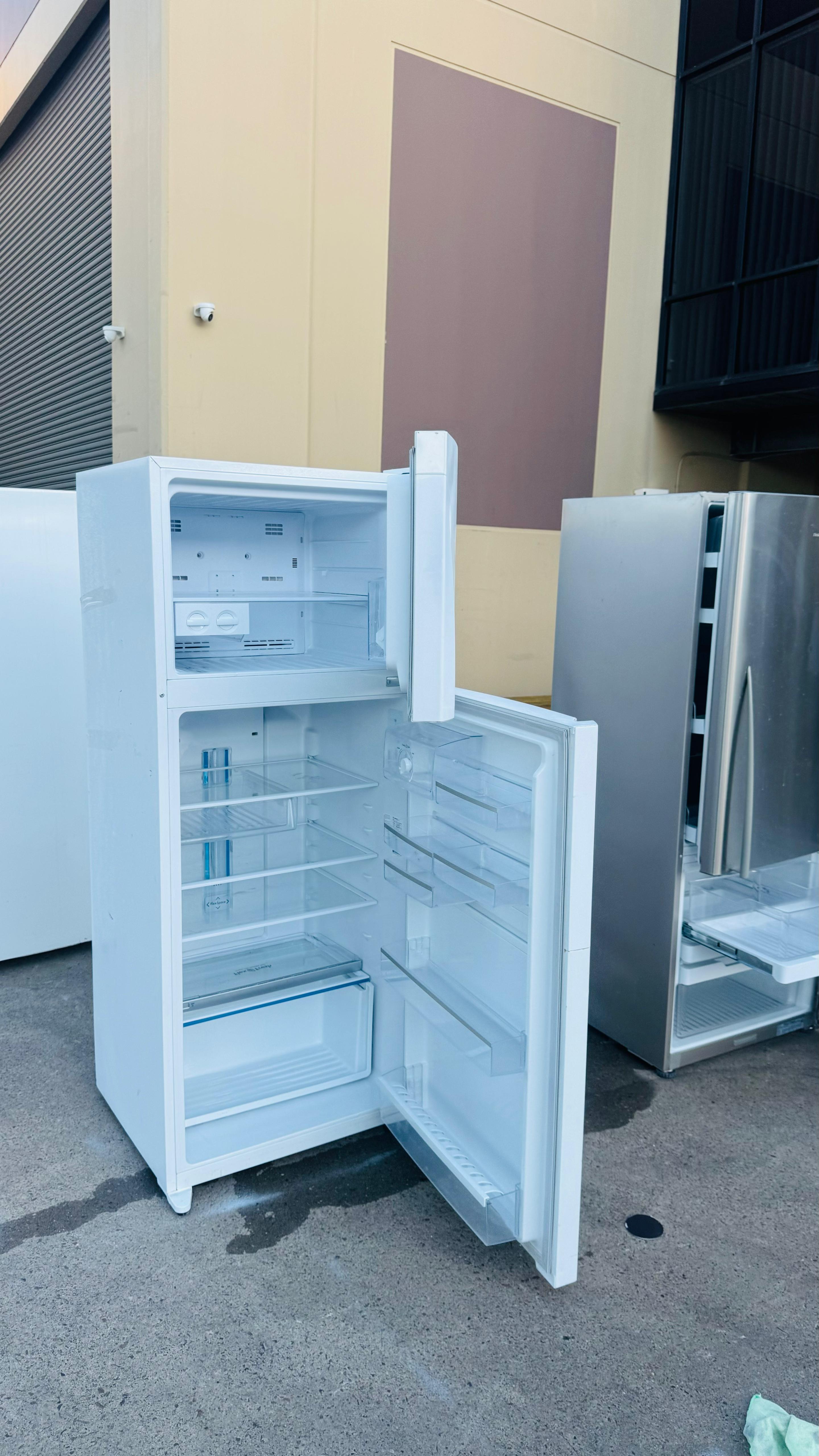 WESTINGHOUSE 462 LITRES FRIDGE FREEZER