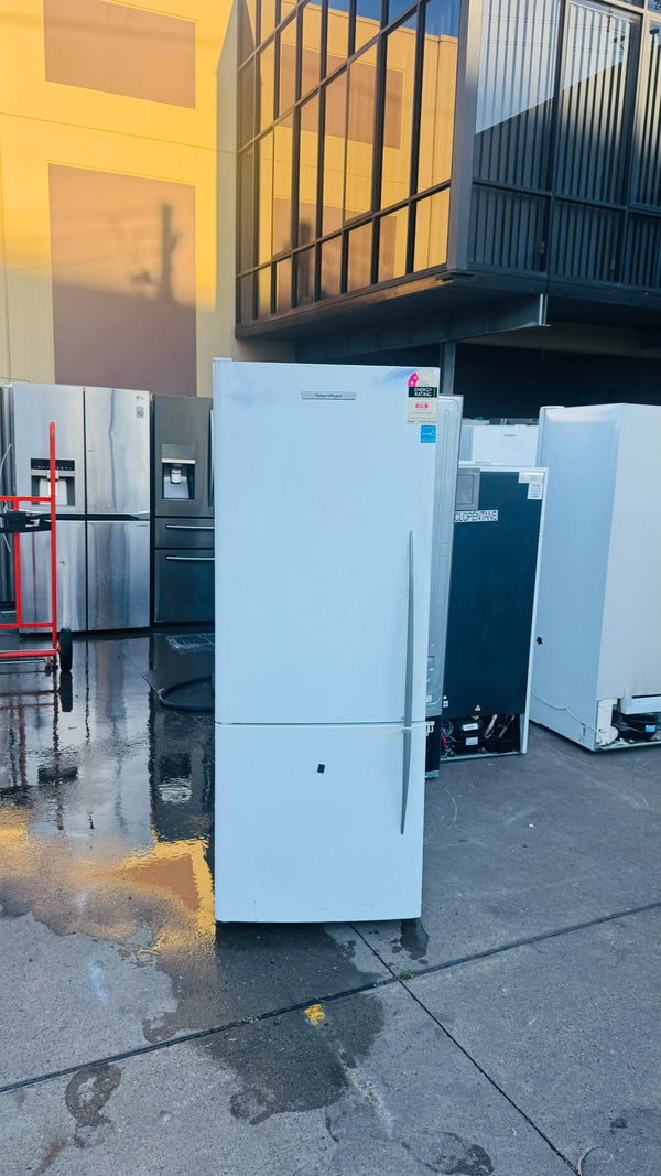FISHER AND PAYKEL 404 LITRES FRIDGE FREEZER