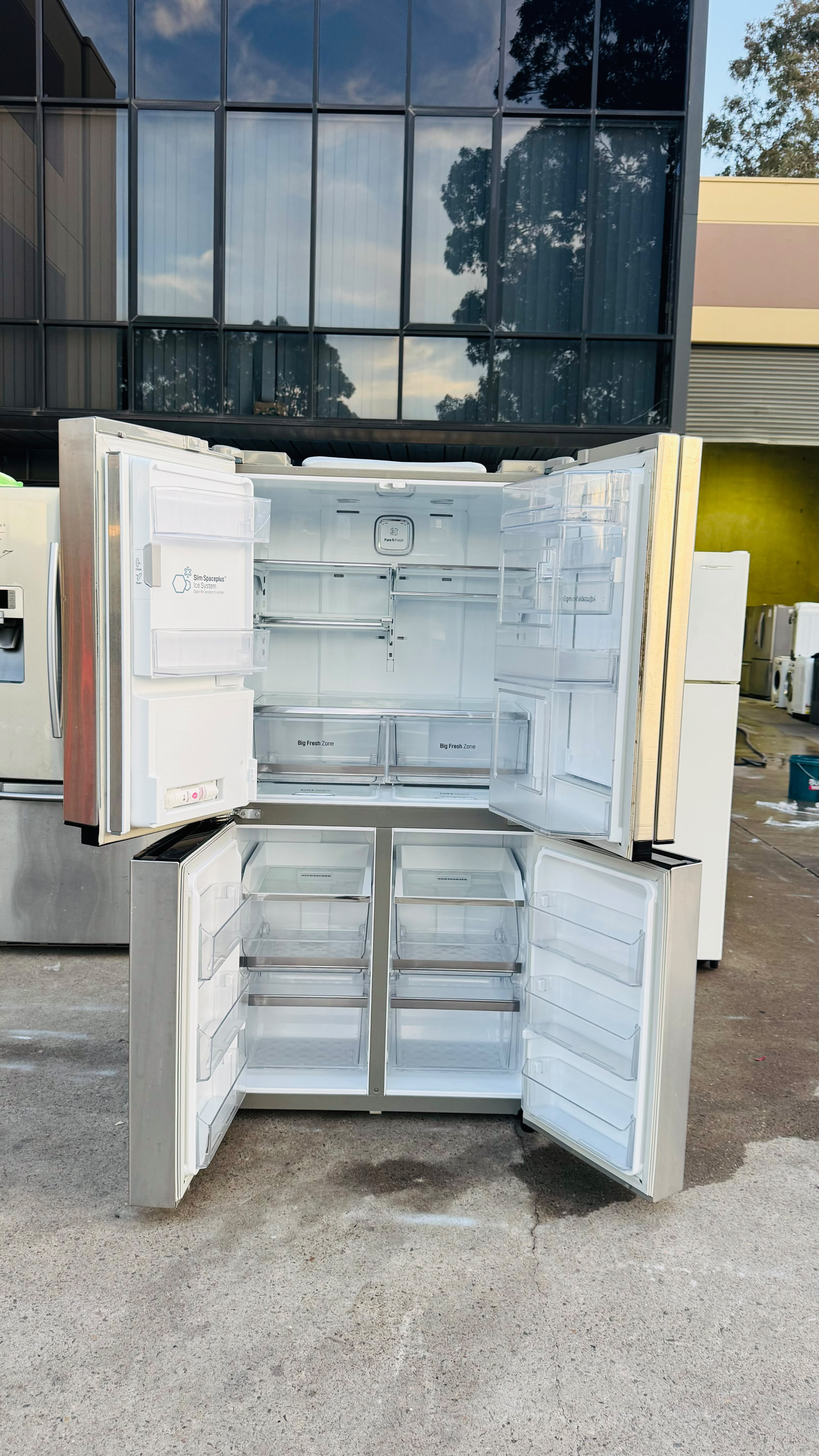 LG QUAD FRENCH DOOR 712 LITRES FRIDGE FREEZER