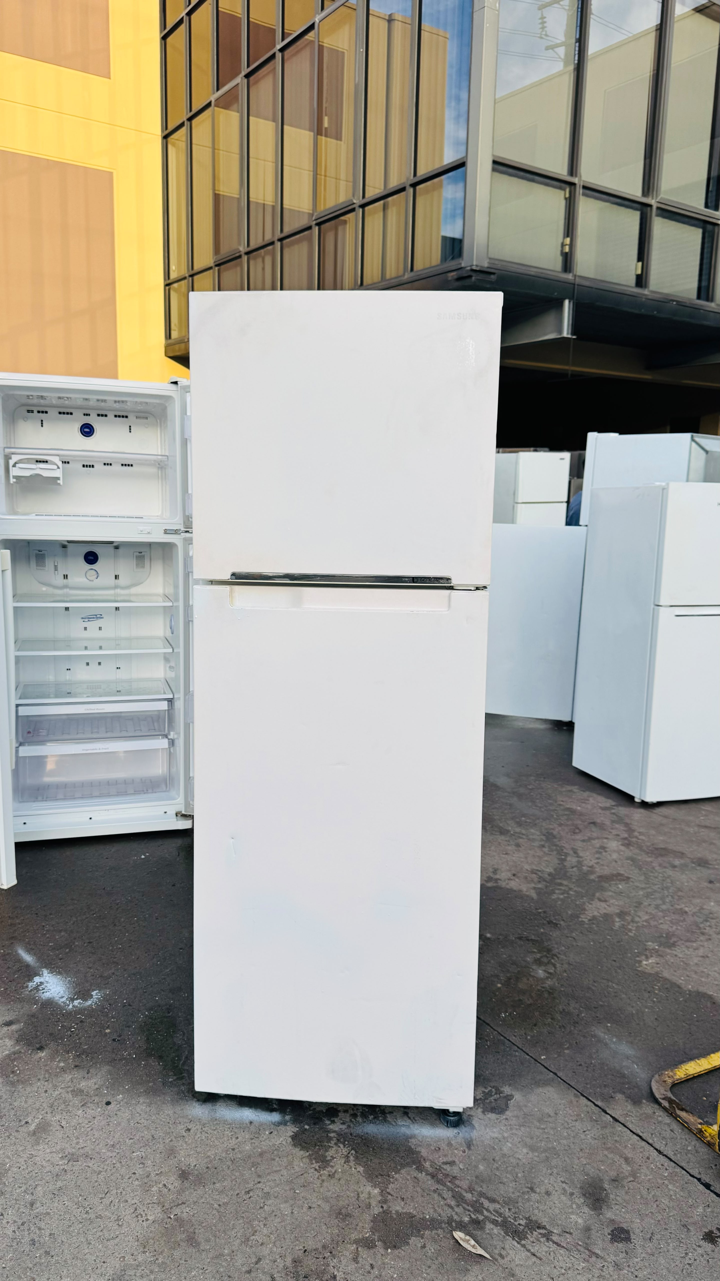 SAMSUNG 341 LITRES FRIDGE FREEZER