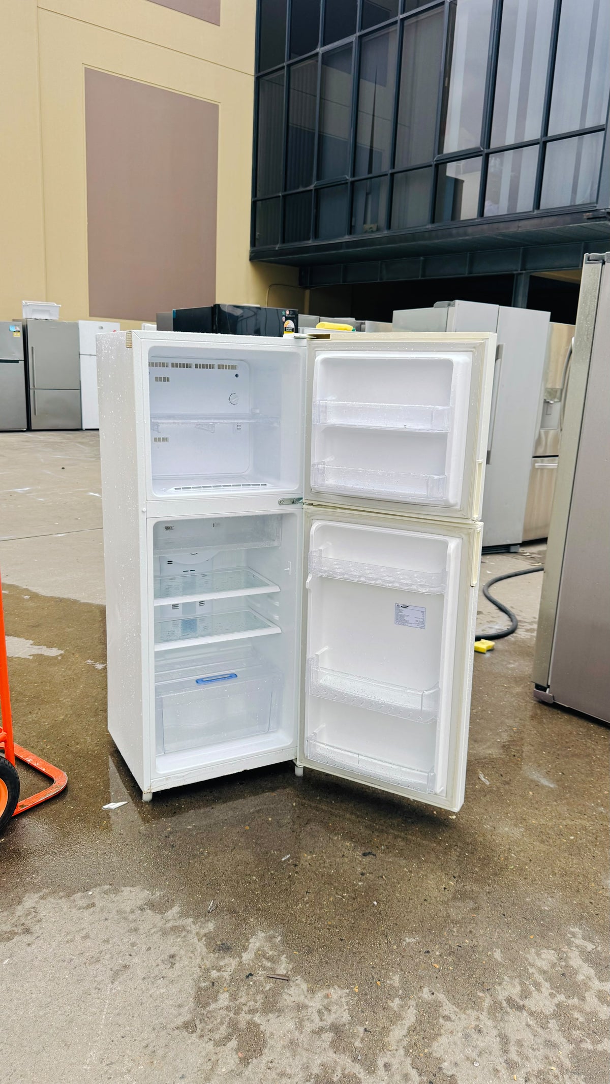 SAMSUNG 216 LITRES FRIDGE FREEZER