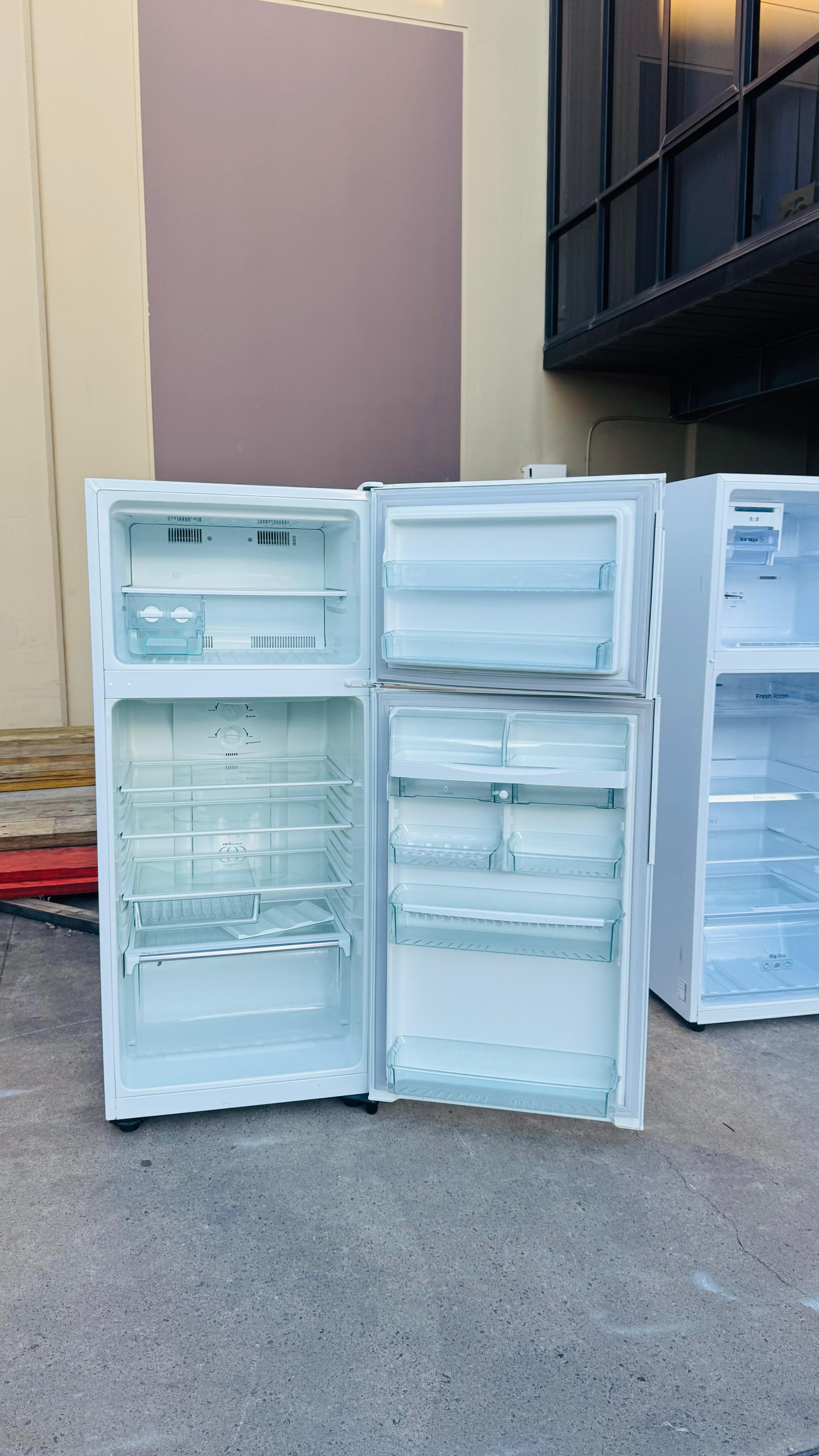 WESTINGHOUSE 420 LITRES FRIDGE FREEZER