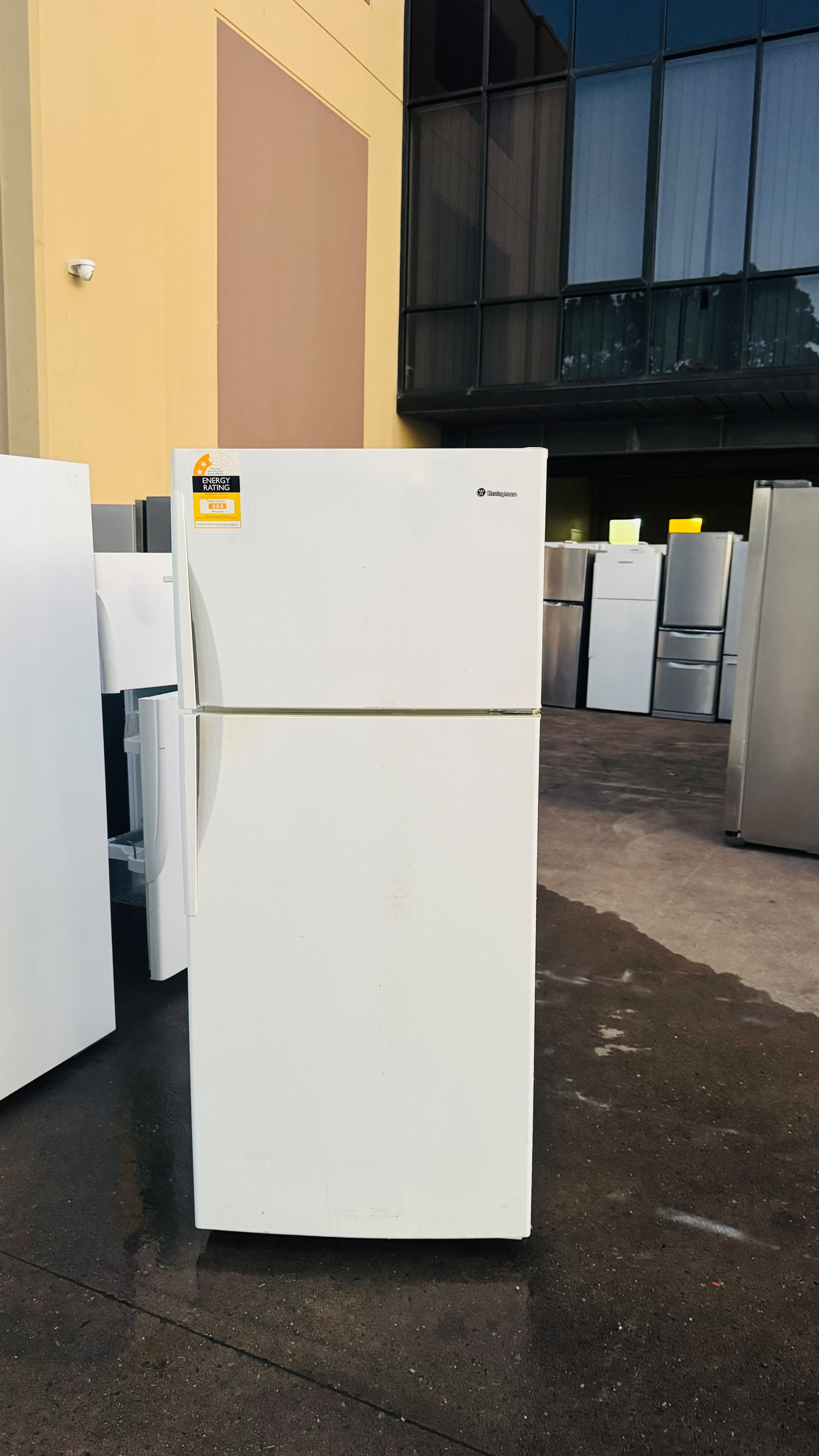 WESTINGHOUSE 420 LITRES FRIDGE FREEZER
