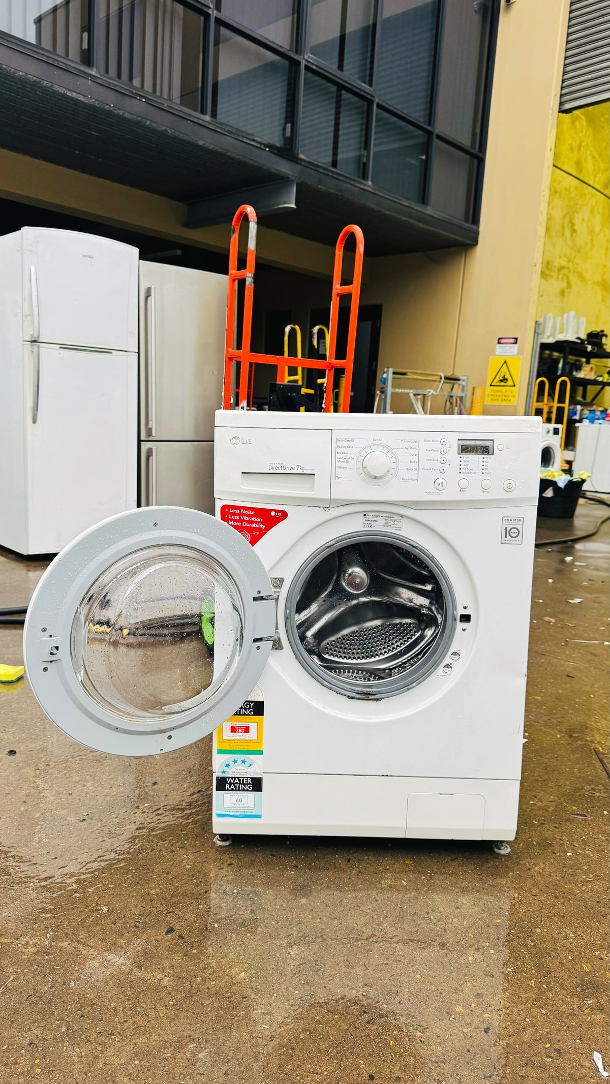LG 7KGS FRONT LOADER WASHING MACHINE