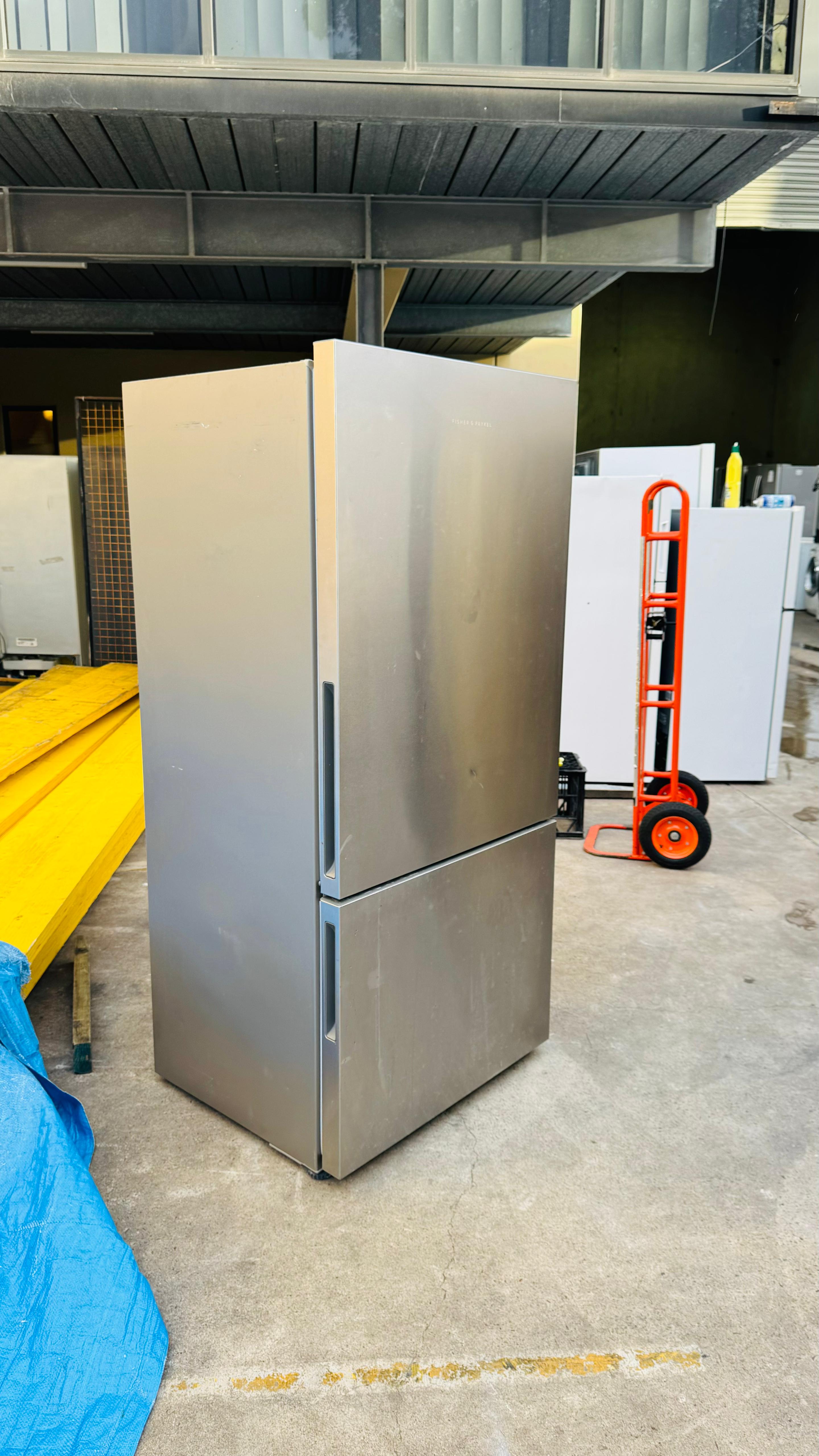 FISHER AND PAYKEL 519 LITRES FRIDGE FREEZER