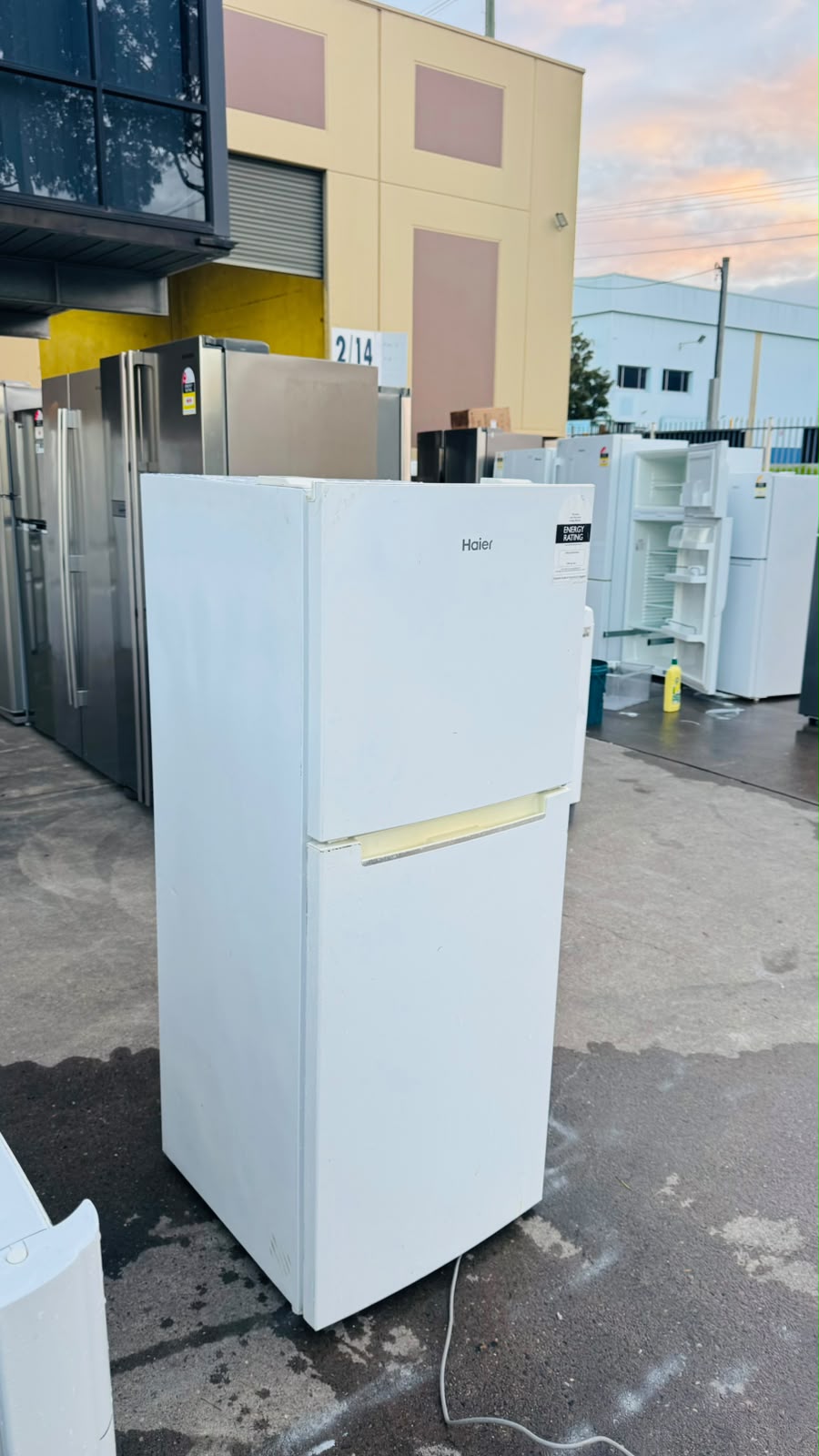 HAIER 220 LITRES FRIDGE FREEZER