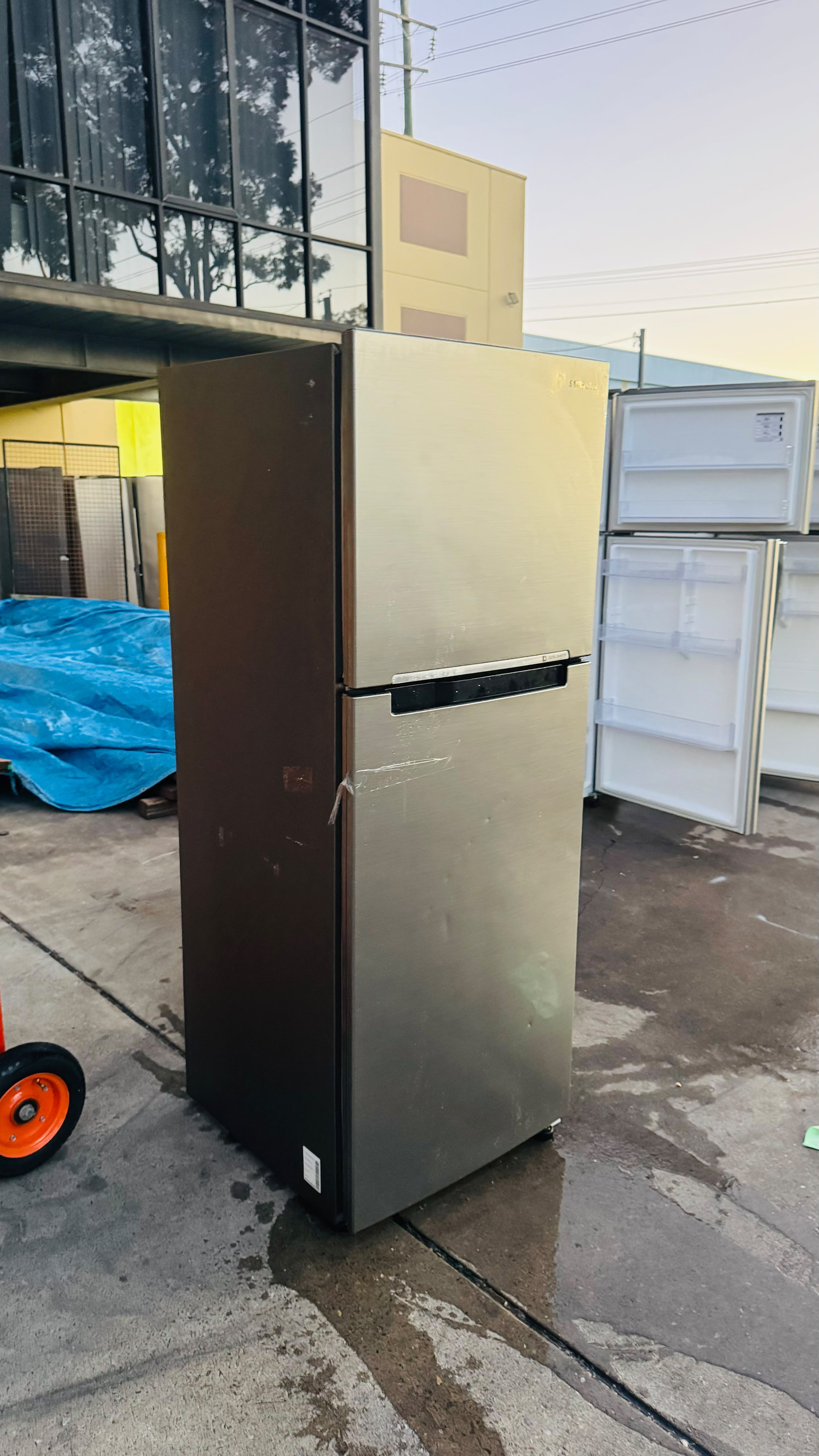 SAMSUNG 320 LITRES FRIDGE FREEZER