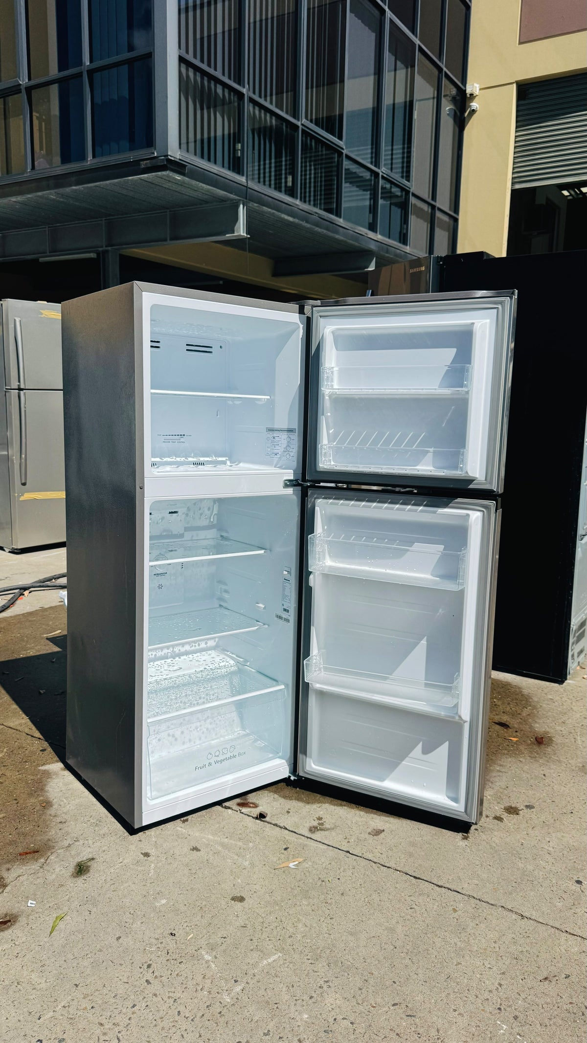 HISENSE 205 LITRES FRIDGE FREEZER