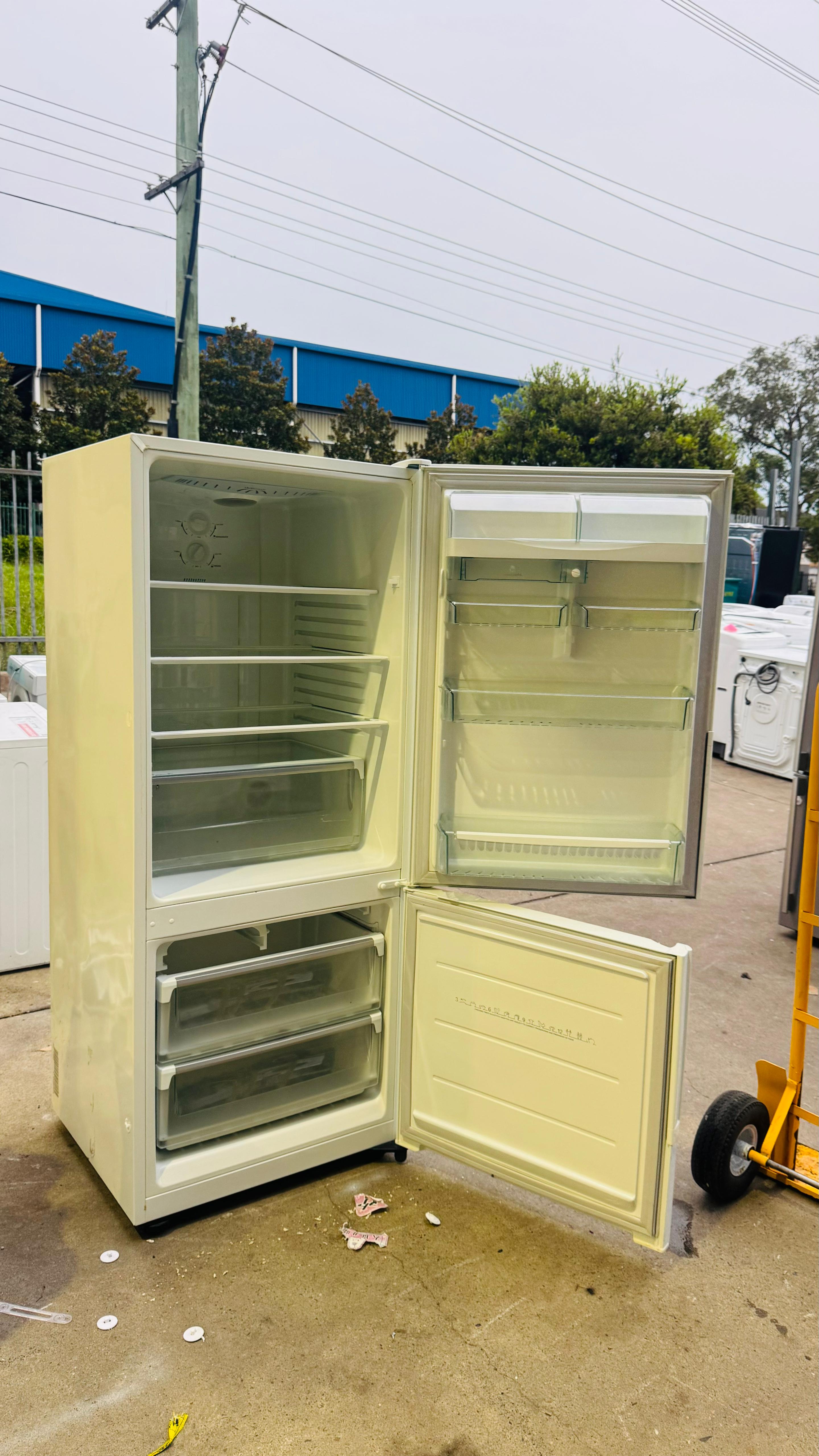 WESTINGHOUSE 430 LITRES FRIDGE FREEZER