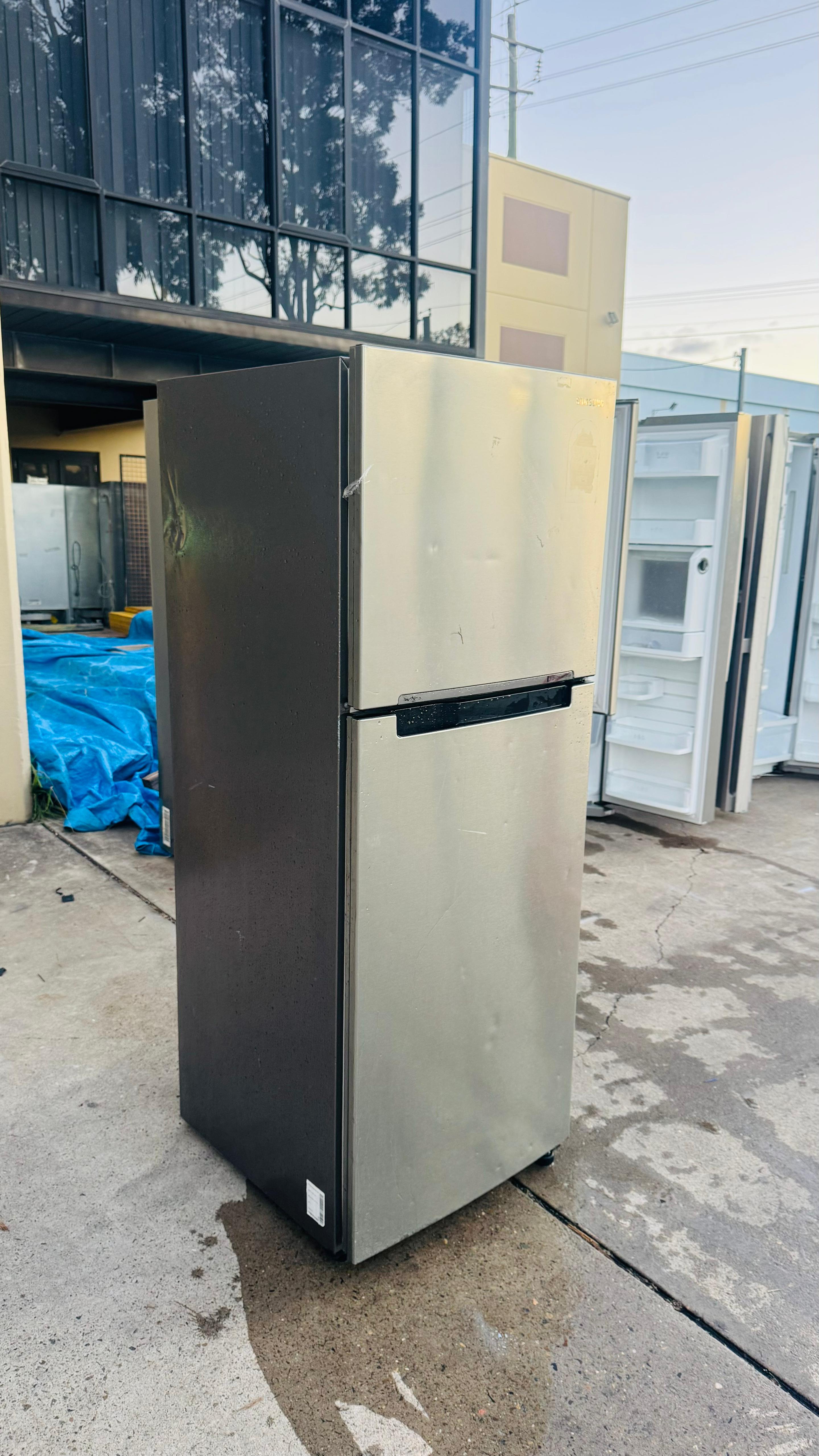 SAMSUNG 320 LITRES FRIDGE FREEZER