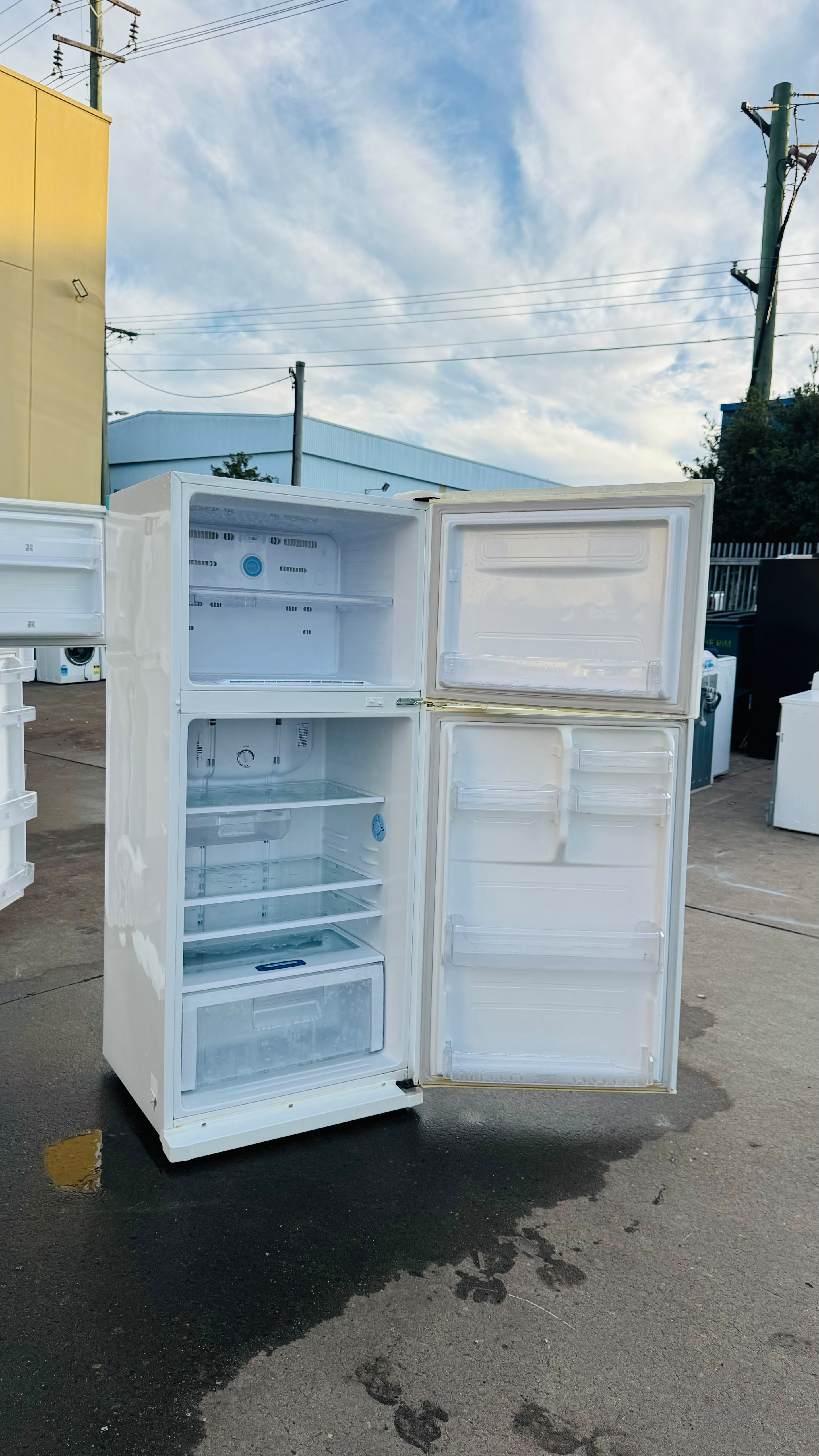 SAMSUNG 431 LITRES FRIDGE FREEZER