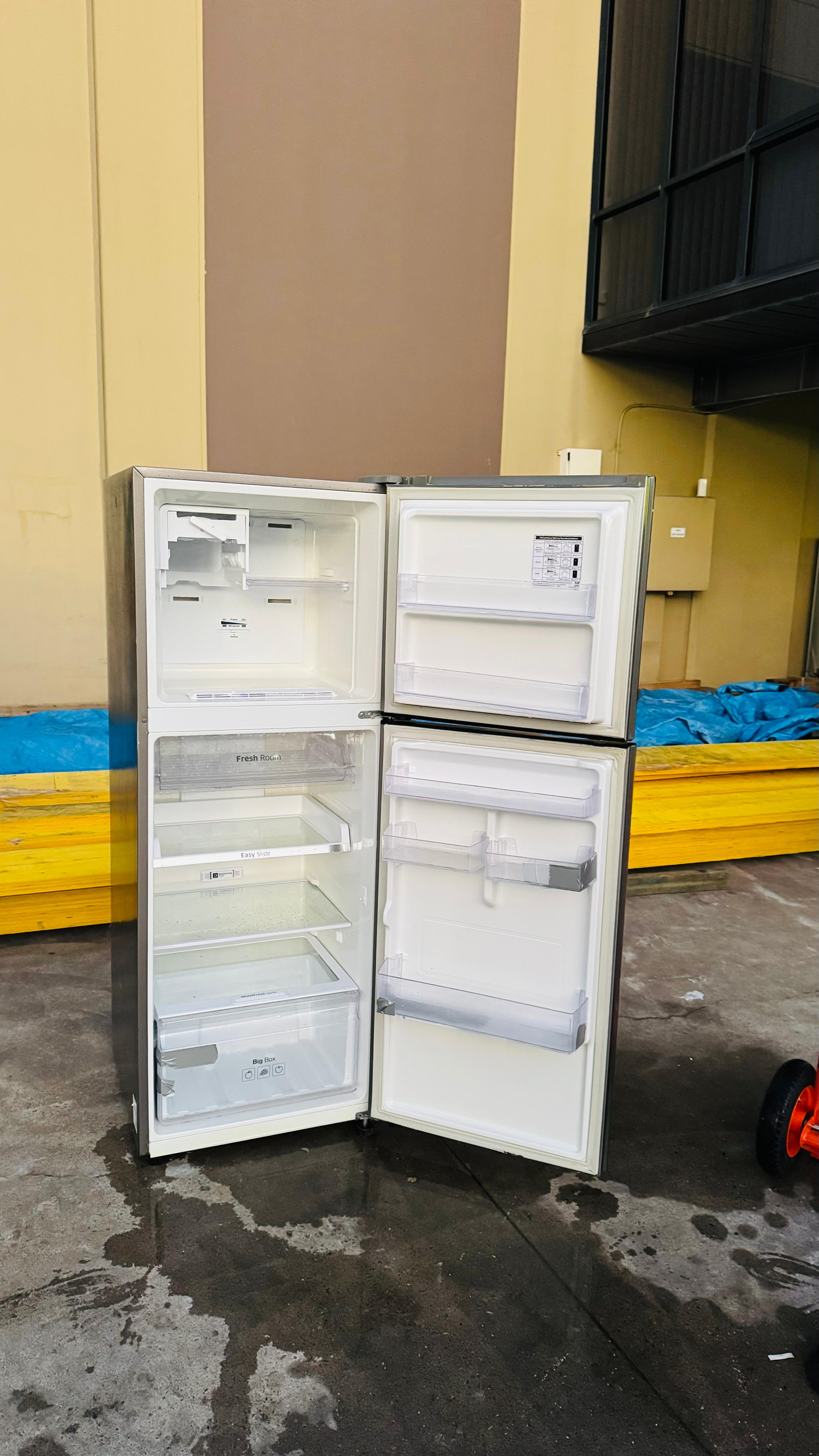SAMSUNG 320 LITRES FRIDGE FREEZER